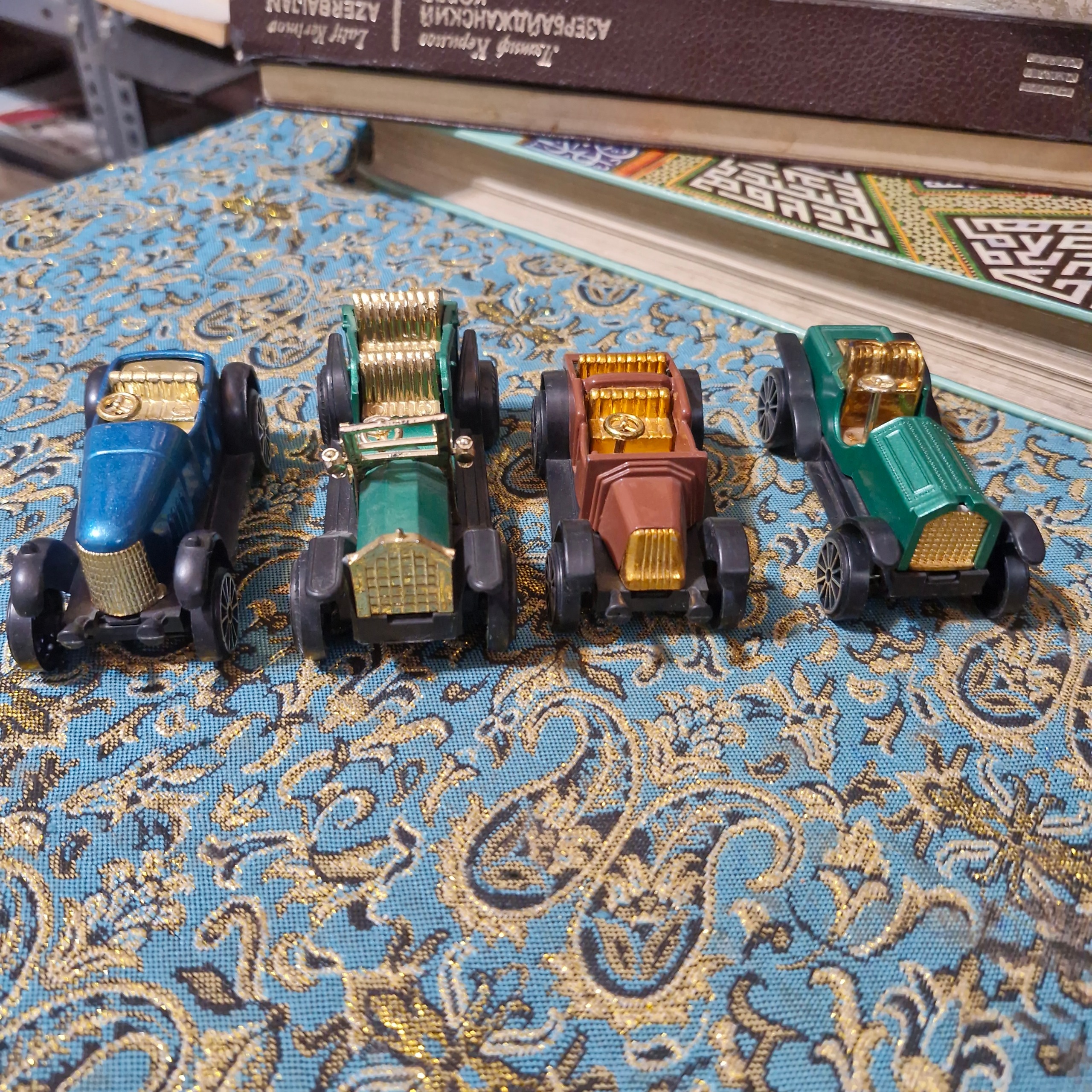 4 عدد ماشین قدیمی کلاسیک