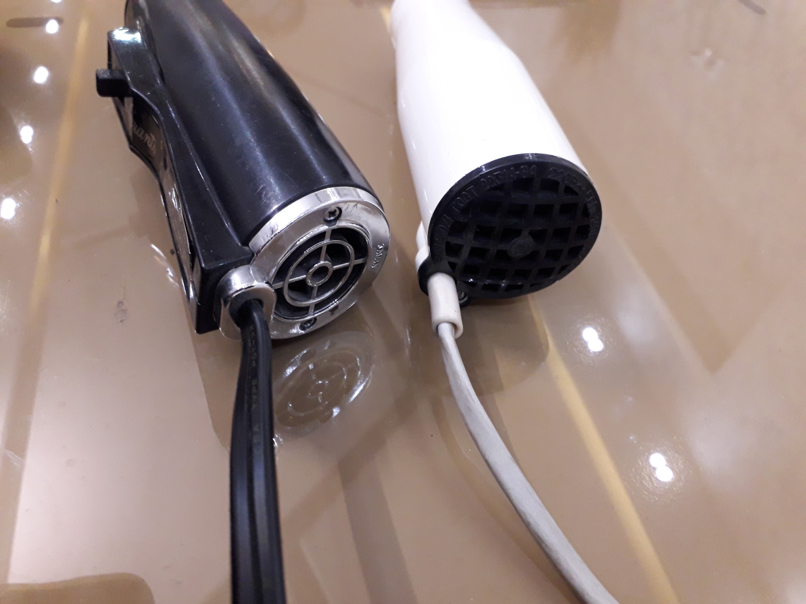 دو عدد سشوار قدیمی