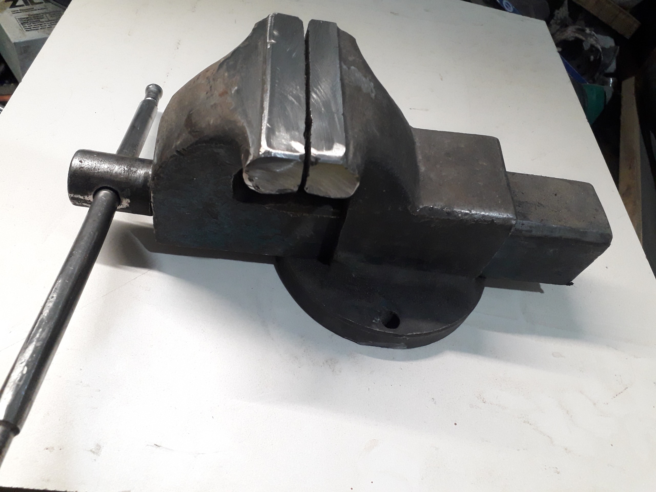 گیره رومیزی چدنی بسیار سنگین و قدیمی