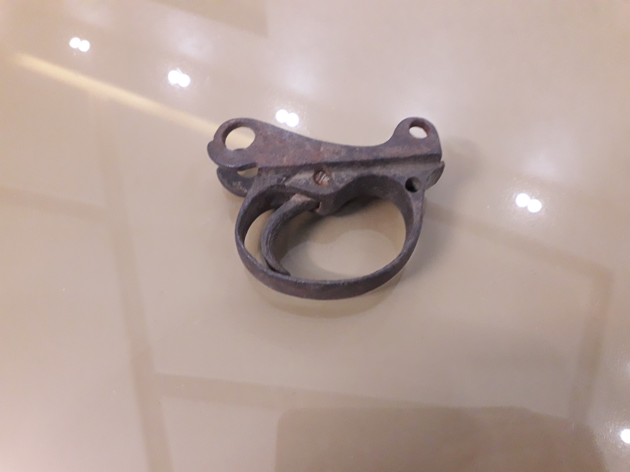 ماشه و حفاظ ماشه سرپُر خیلی قدیمی