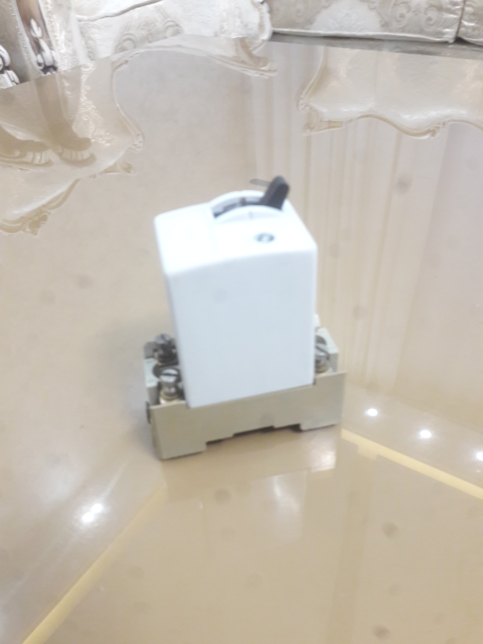 کلید اتوماتیک کنتور برق قدیمی.