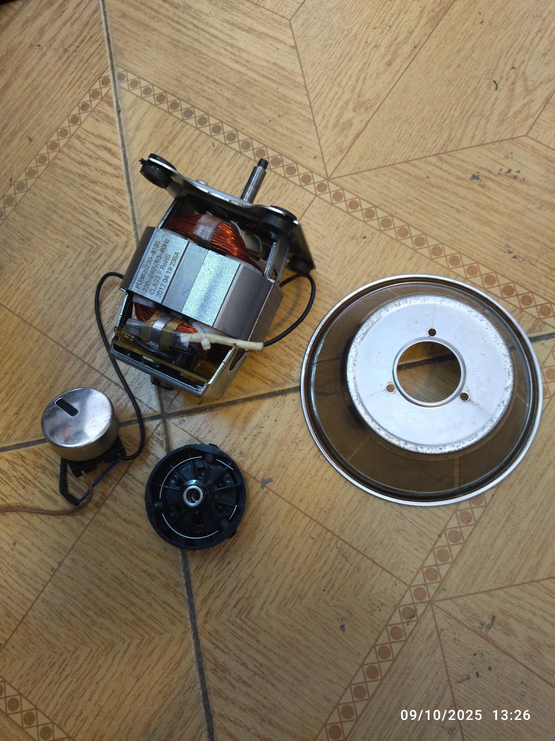 موتور آبمیوه گیری و لوازم دیگر