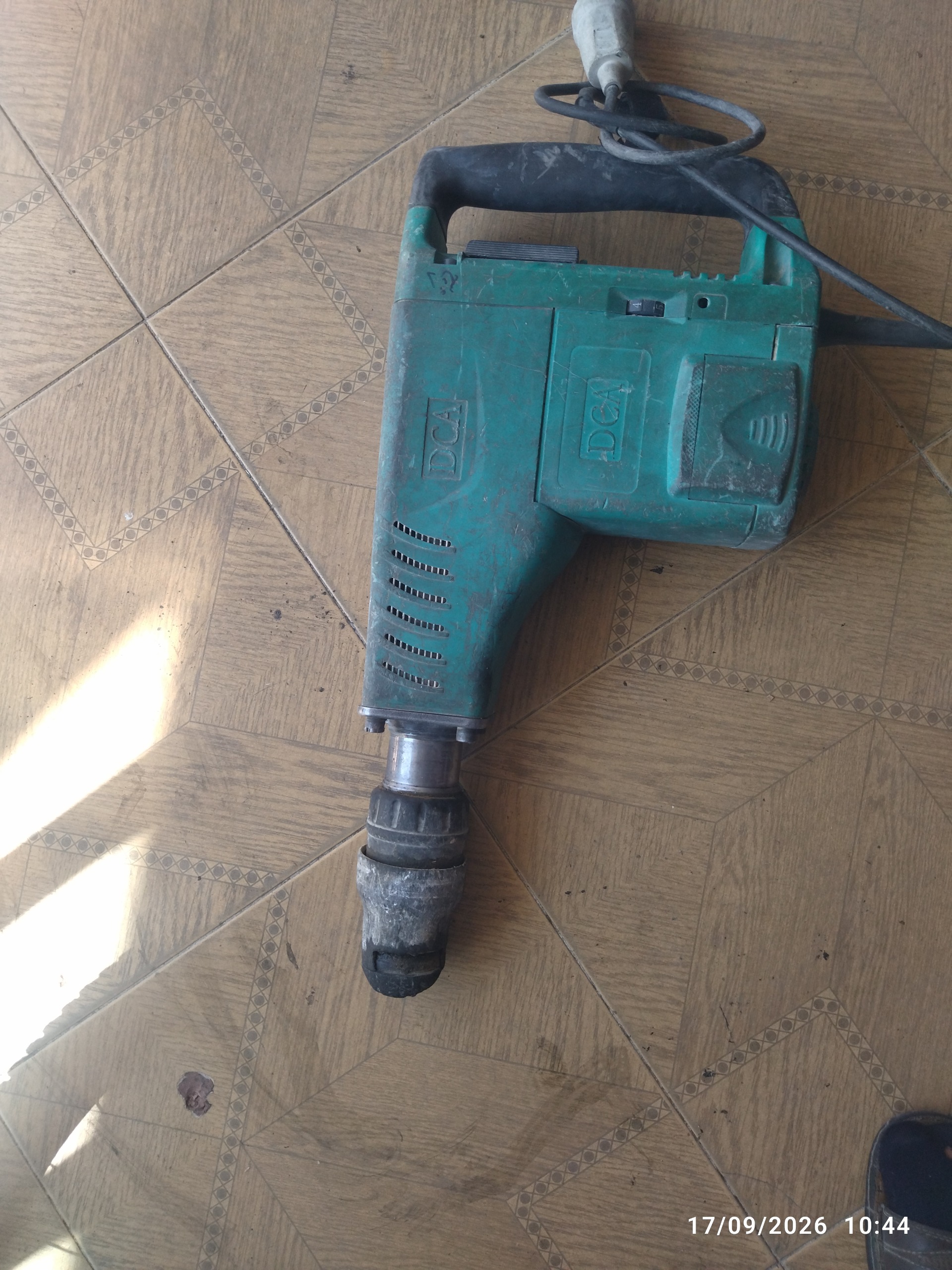 بتن کن 11 کیلویی دی سی ای