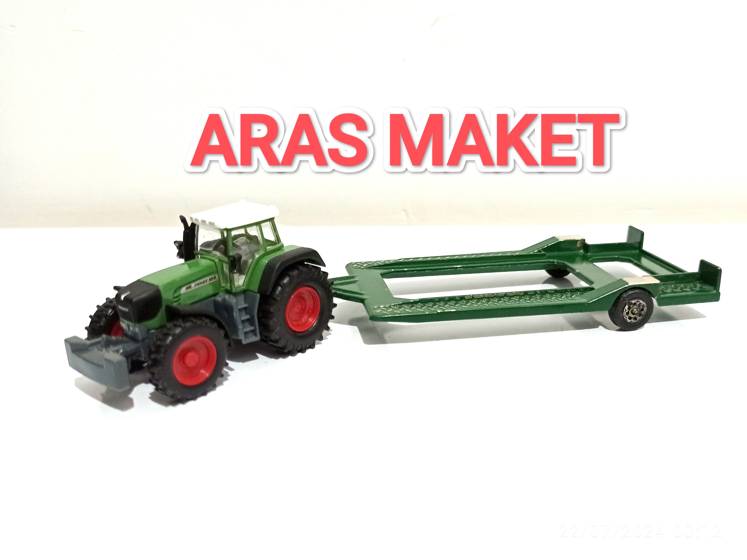 ماکت فلزی تراکتور FENDT سیکو با یدک کش CORGI