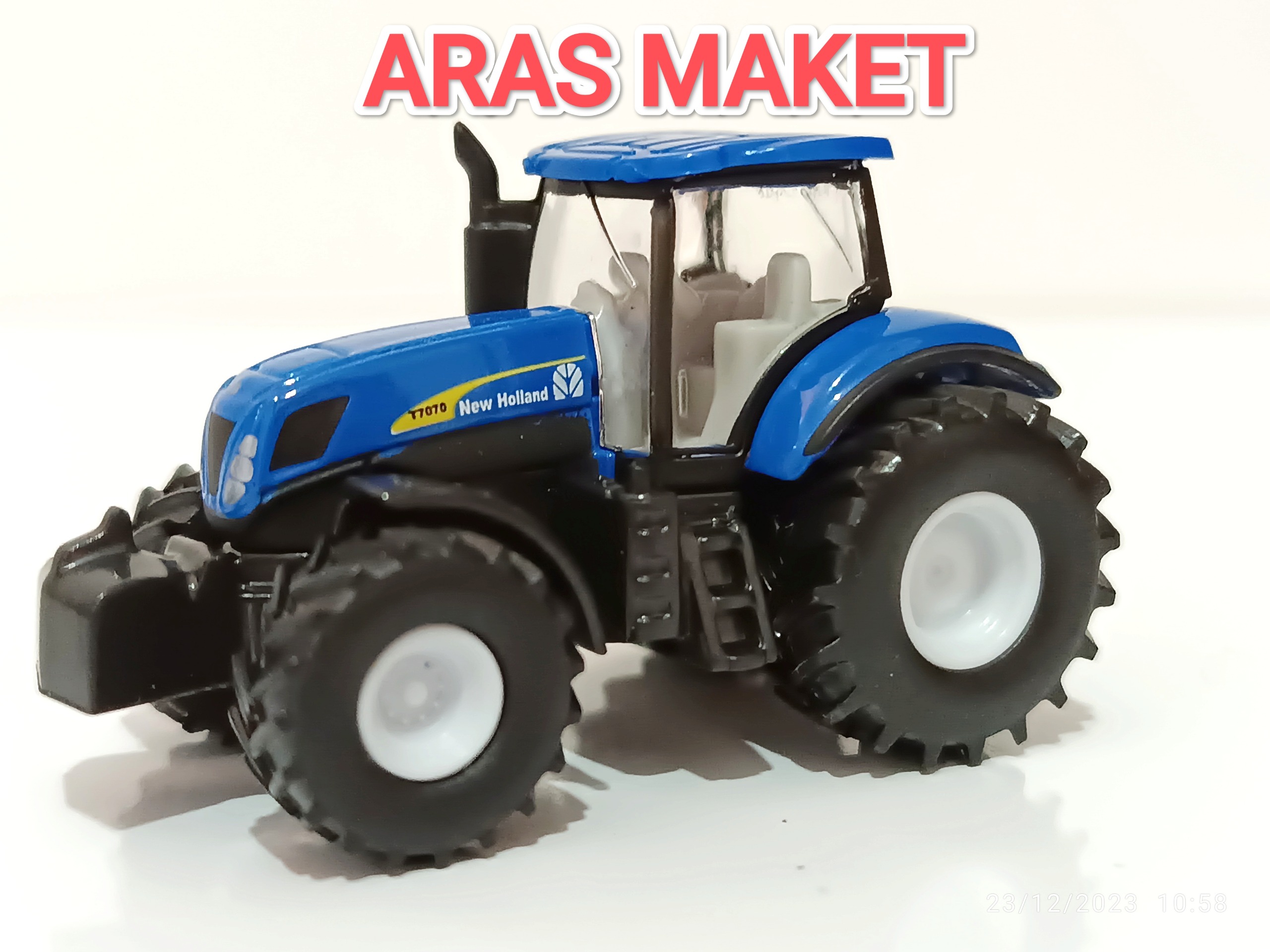 ماکت فلزی تراکتور NEW HOLLAND برند سیکو آلمان