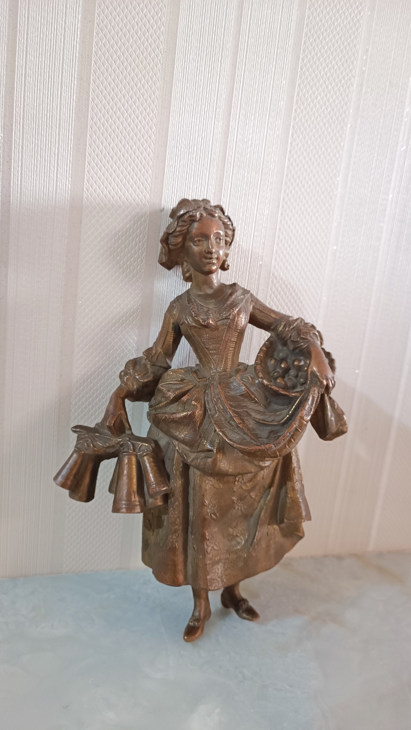 مجسمه ی قدیمی اروپایی (فرانسه)