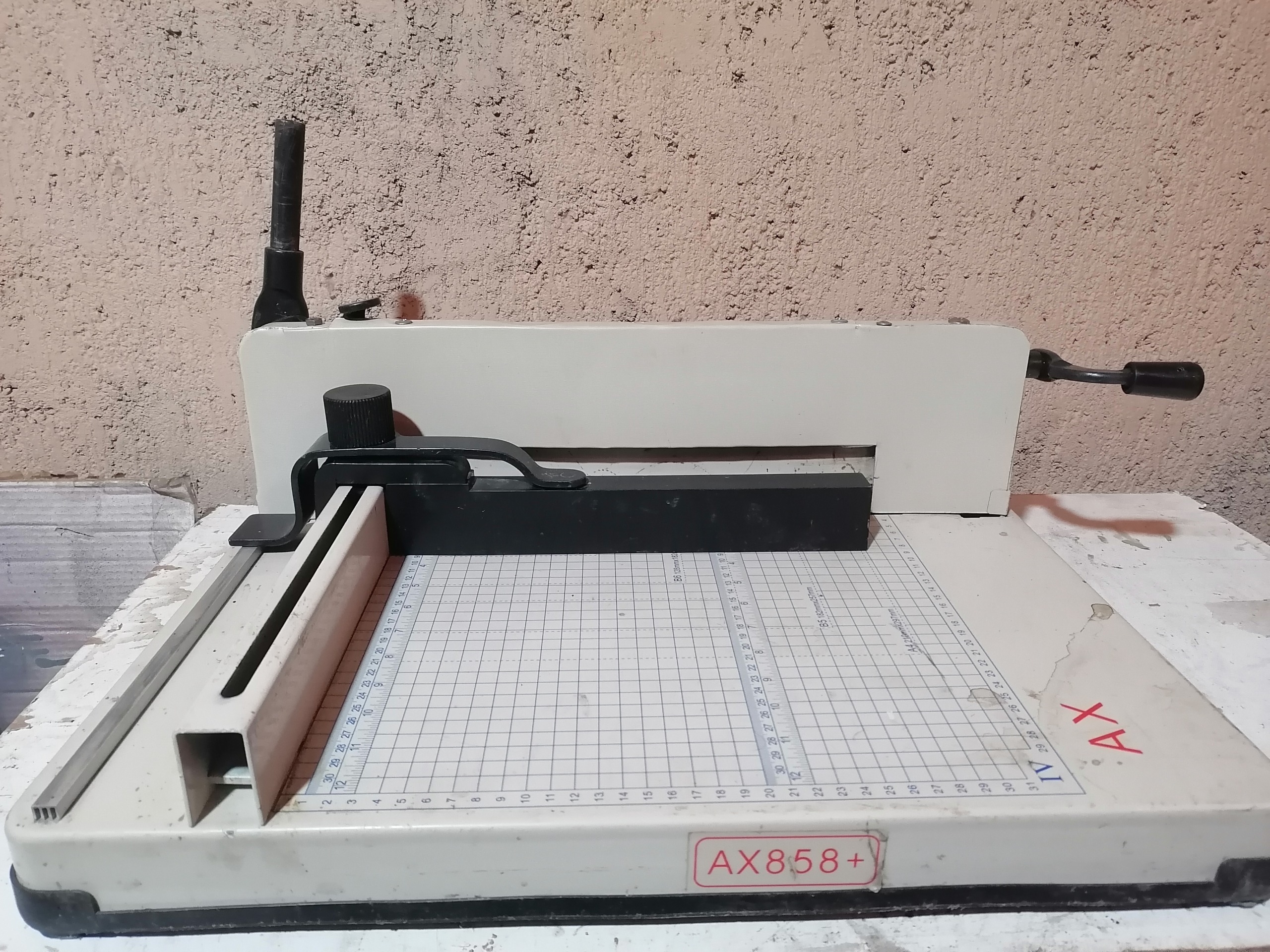 دستگاه کاتر برش دهنده گیوتین کاغذ مقوا مدل ax-858