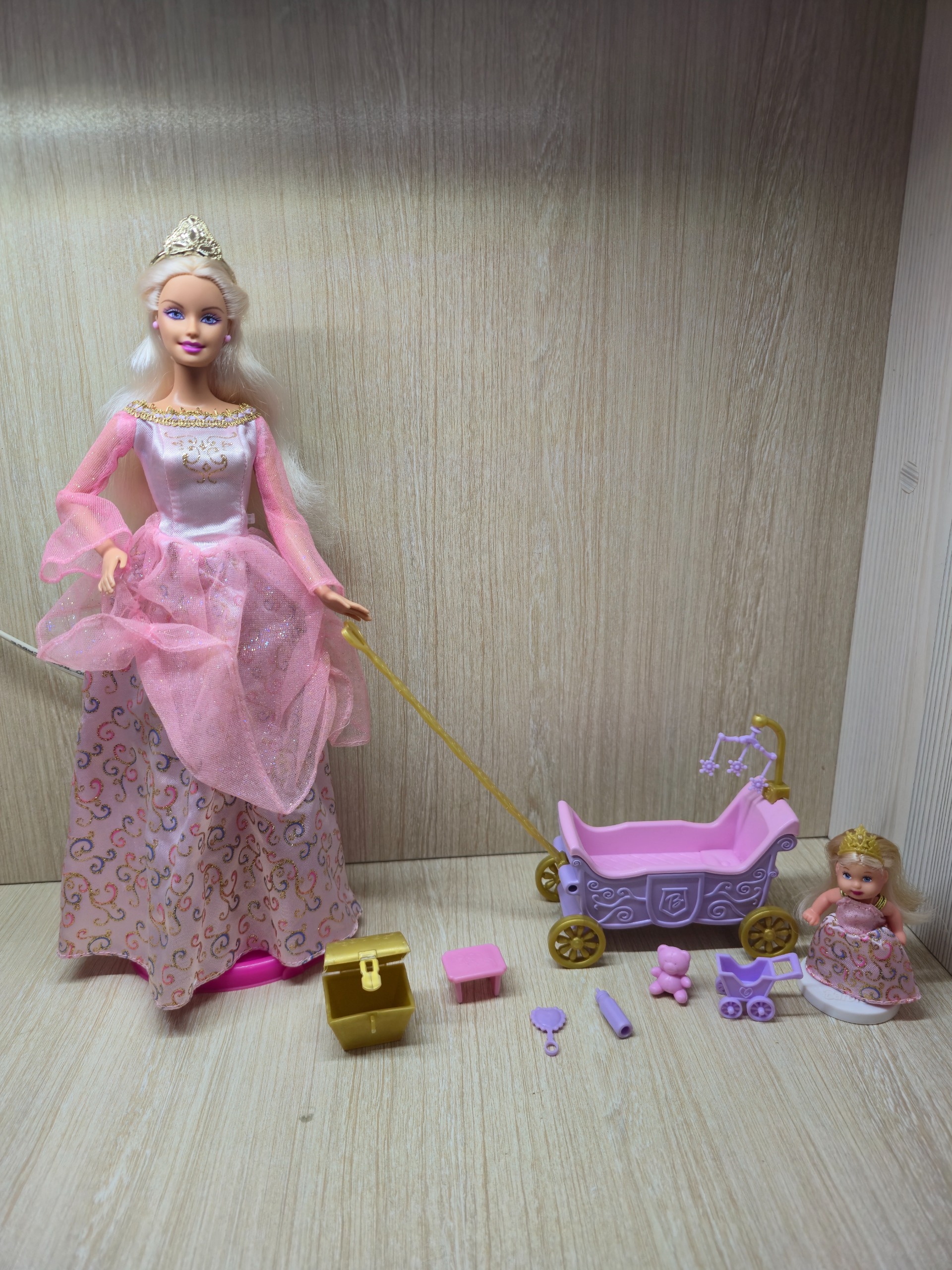 عروسک باربی و بچه اش