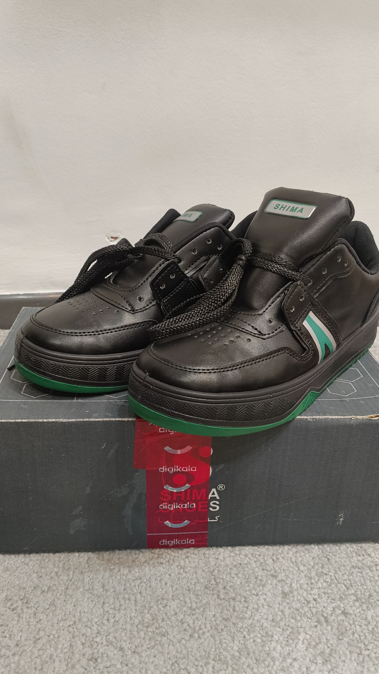 کفش کتونی شیما