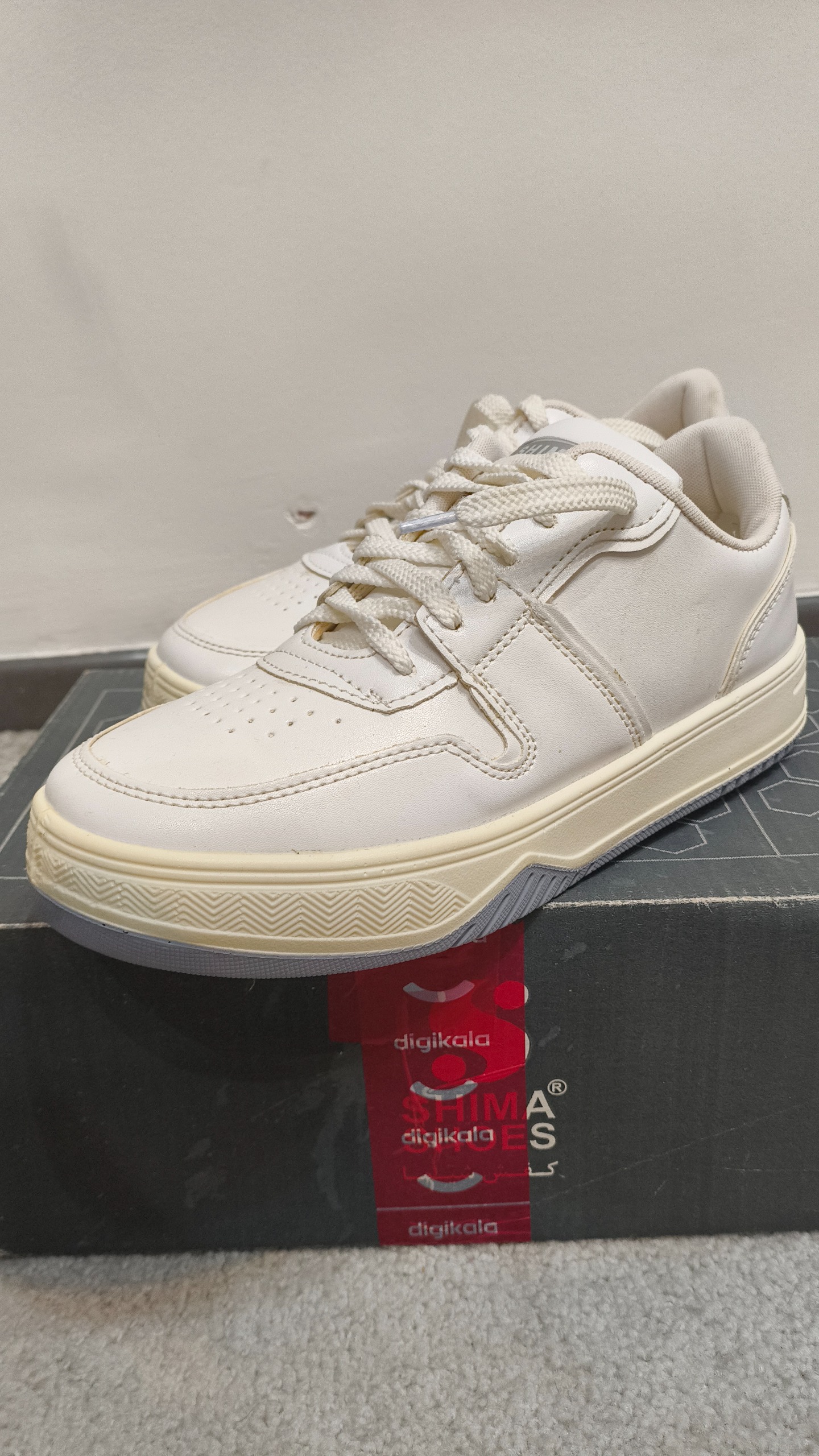 کفش کتونی شیما