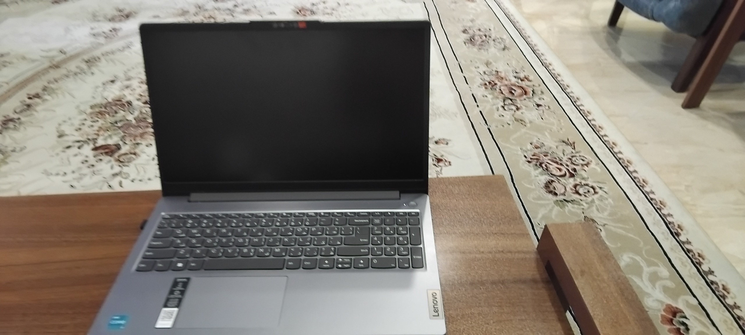 Lenovo IdeaPad is slim 3