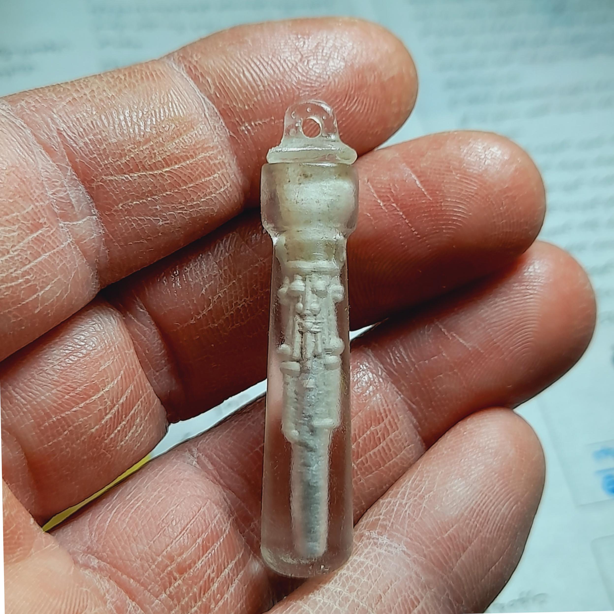 مهره شیشه ای نقش دیو حکاکی داخل شیشع