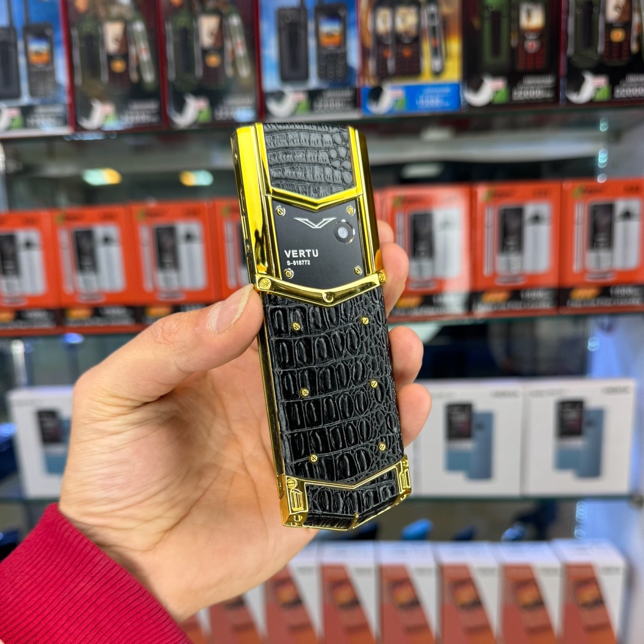 گوشی موبایل ورتو بدنه فلزی پلمپ