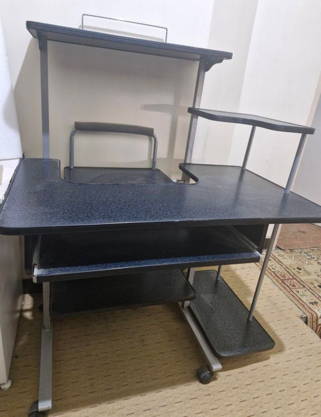 میز کامپیوتر ژاپنی