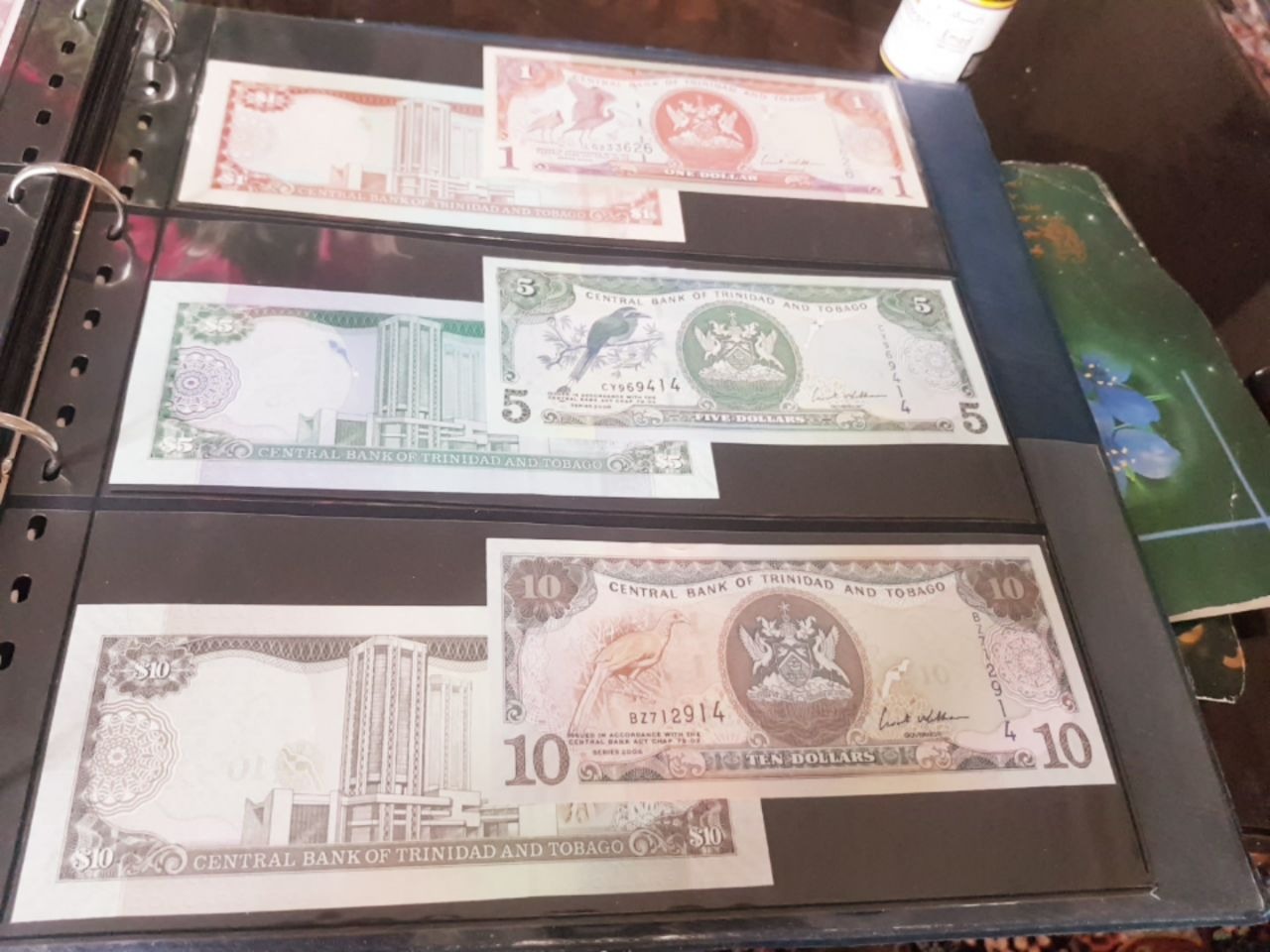 ست بانکی ترینیداد توباگو مطابق تصویر