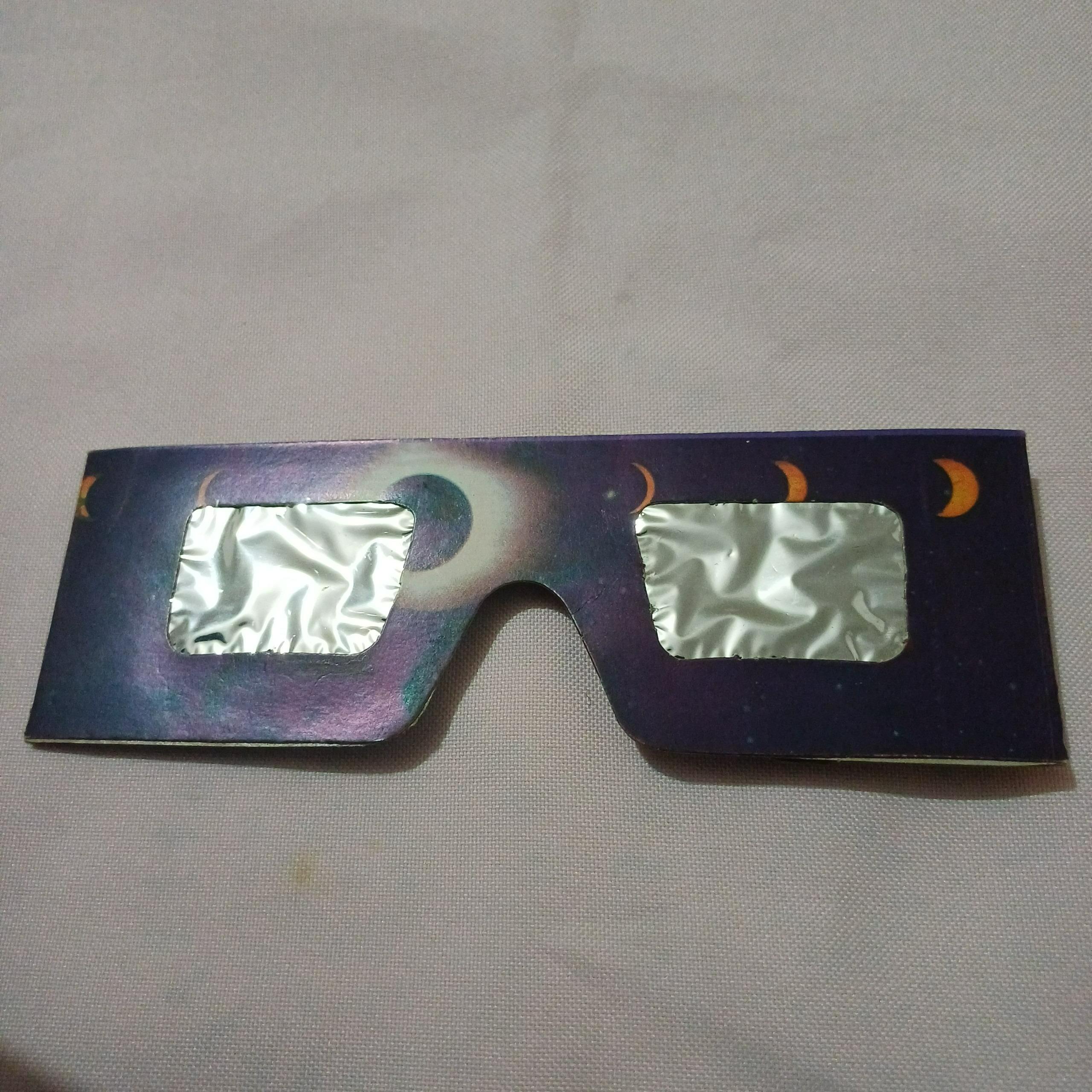 عینک آخرین خورشید گرفتگی قرن 20 مرداد 1378