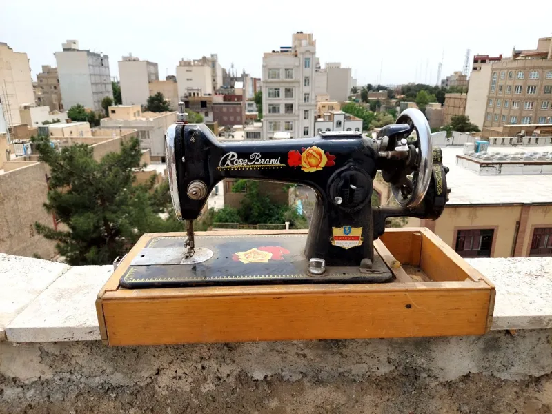 چرخ خیاطی قدیمی دستی مطابق تصویر