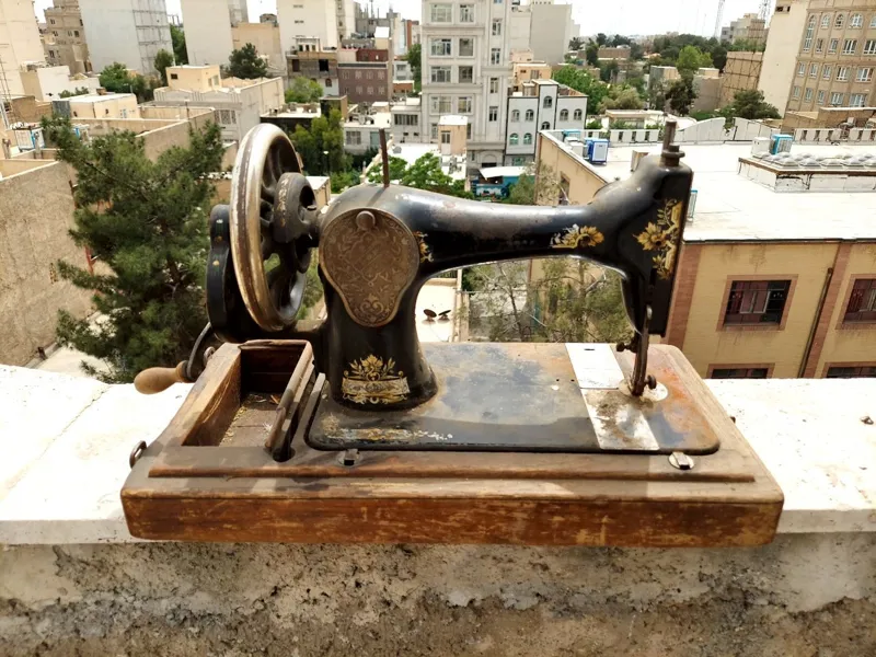 چرخ خیاطی سینگر آمریکایی قدیمی مطابق تصویر