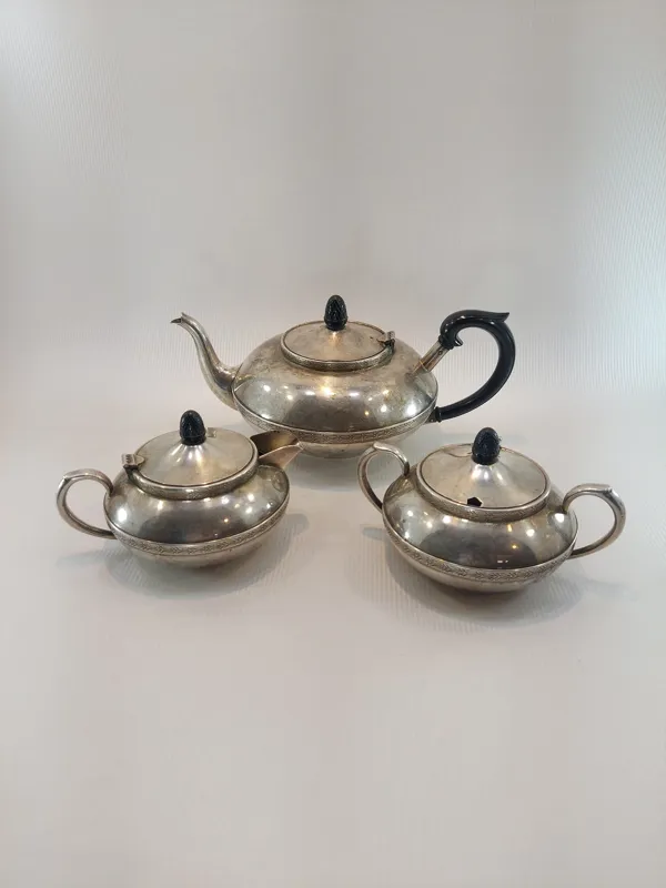 سرویس چایخوری و شیرریز و شکر پاش آب نقره