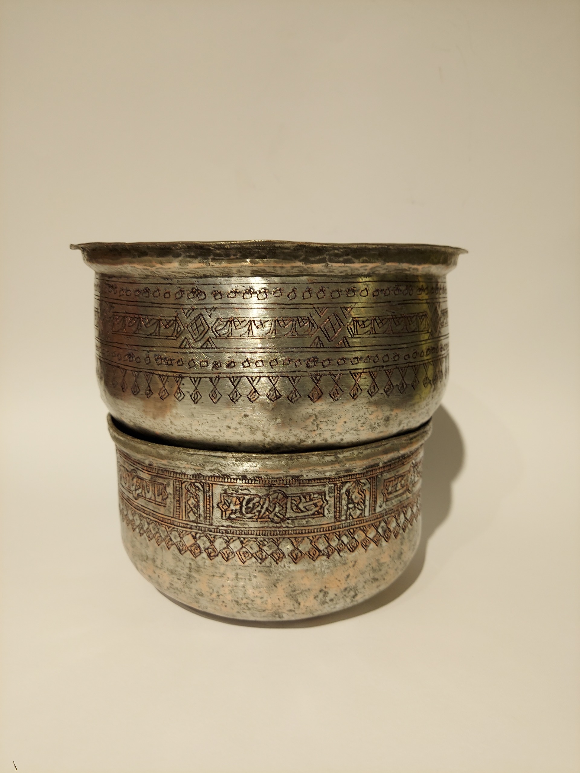 دو عدد بادیه مسی قلمزنی کمیاب محشر کاملا سالم