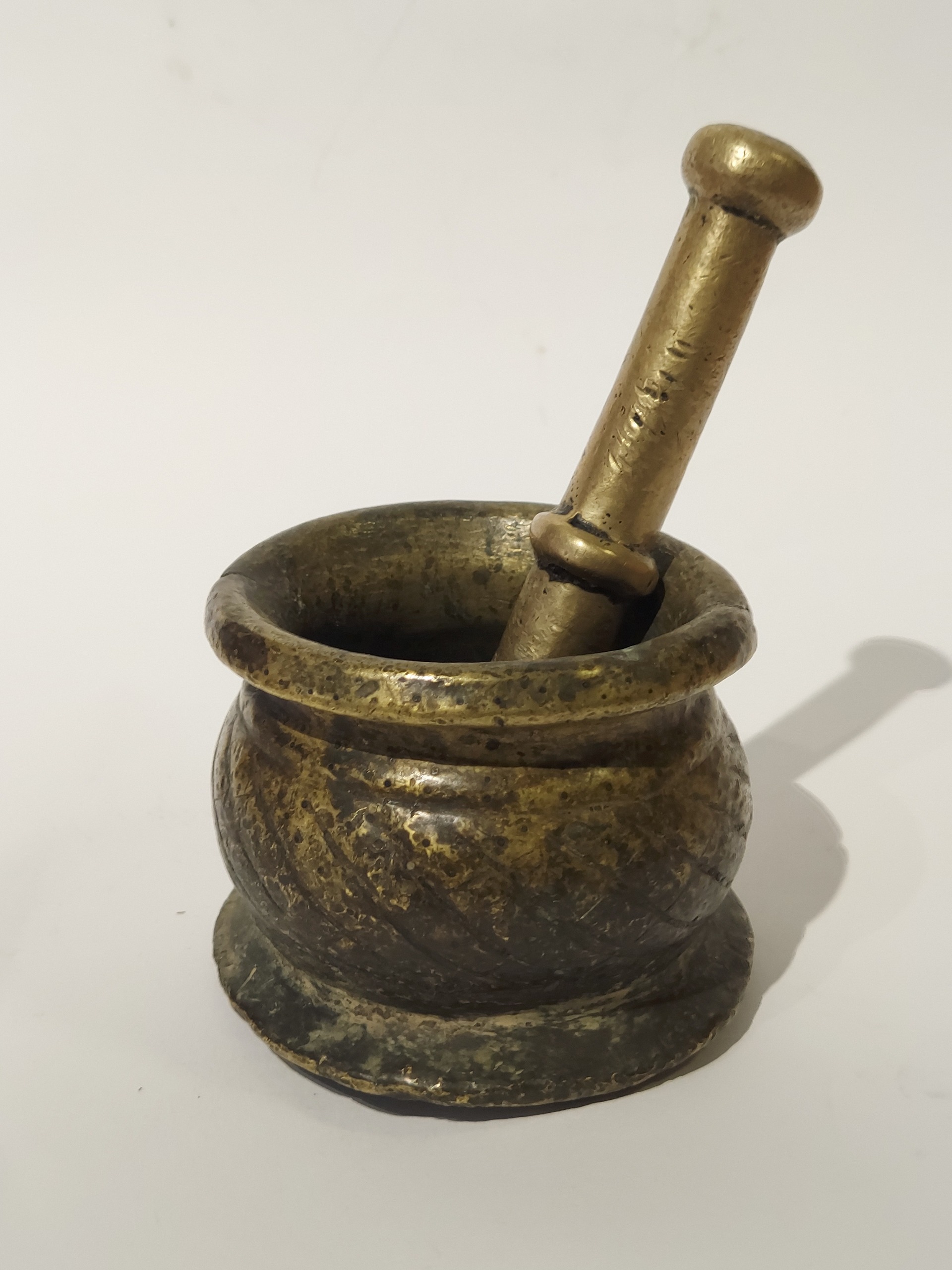 هاون مغولی برنجی نایاب دقیقا مطابق تصویر