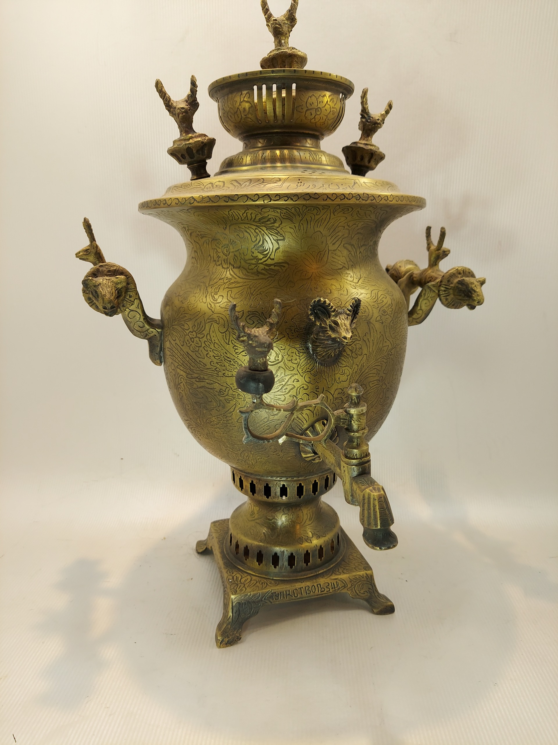 سماور زغالی بسیار زیبای تمام قلمزنی کار محشر