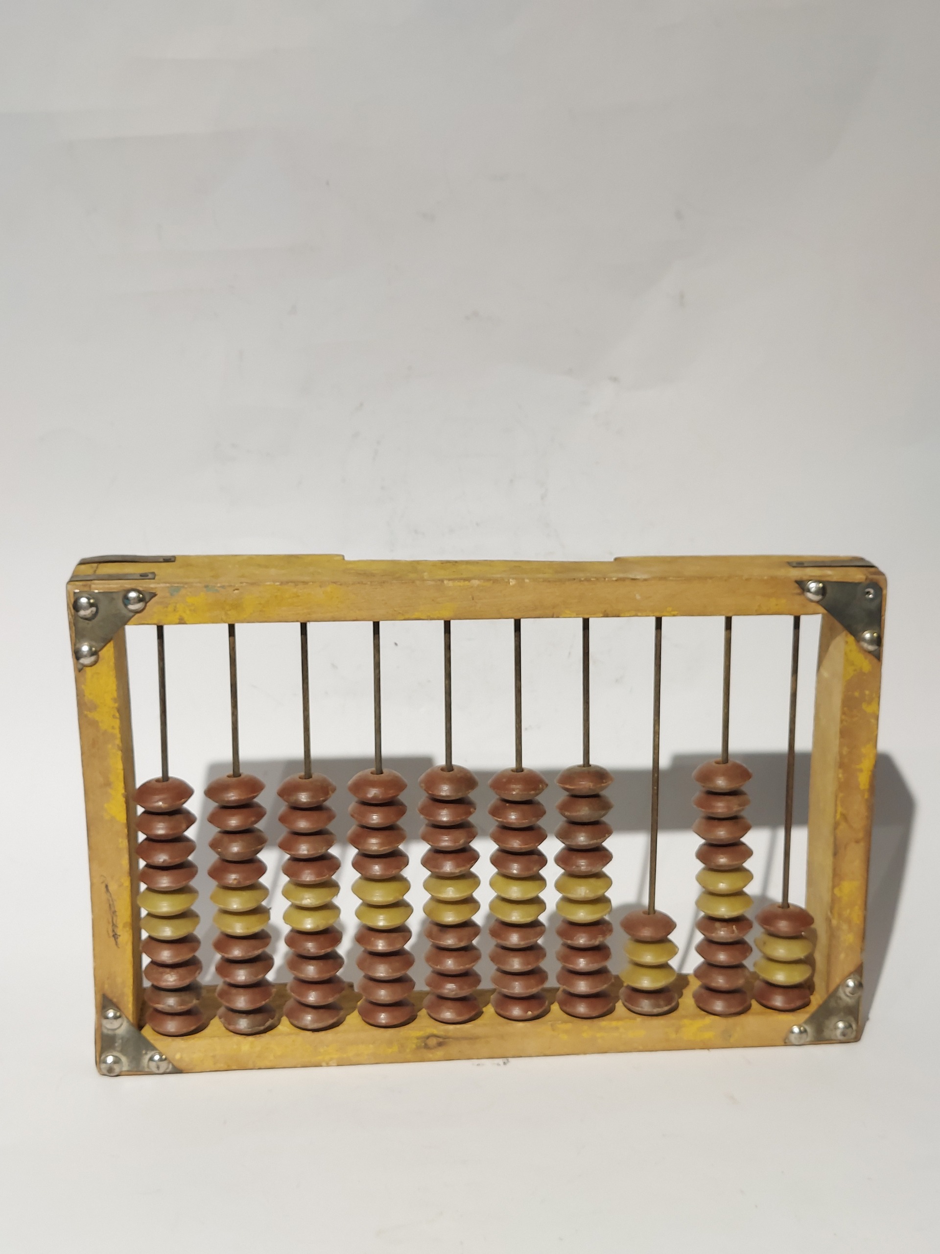 چرتکه قدیمی با دانه های مواد پلاستیکی قدمت 60ساله