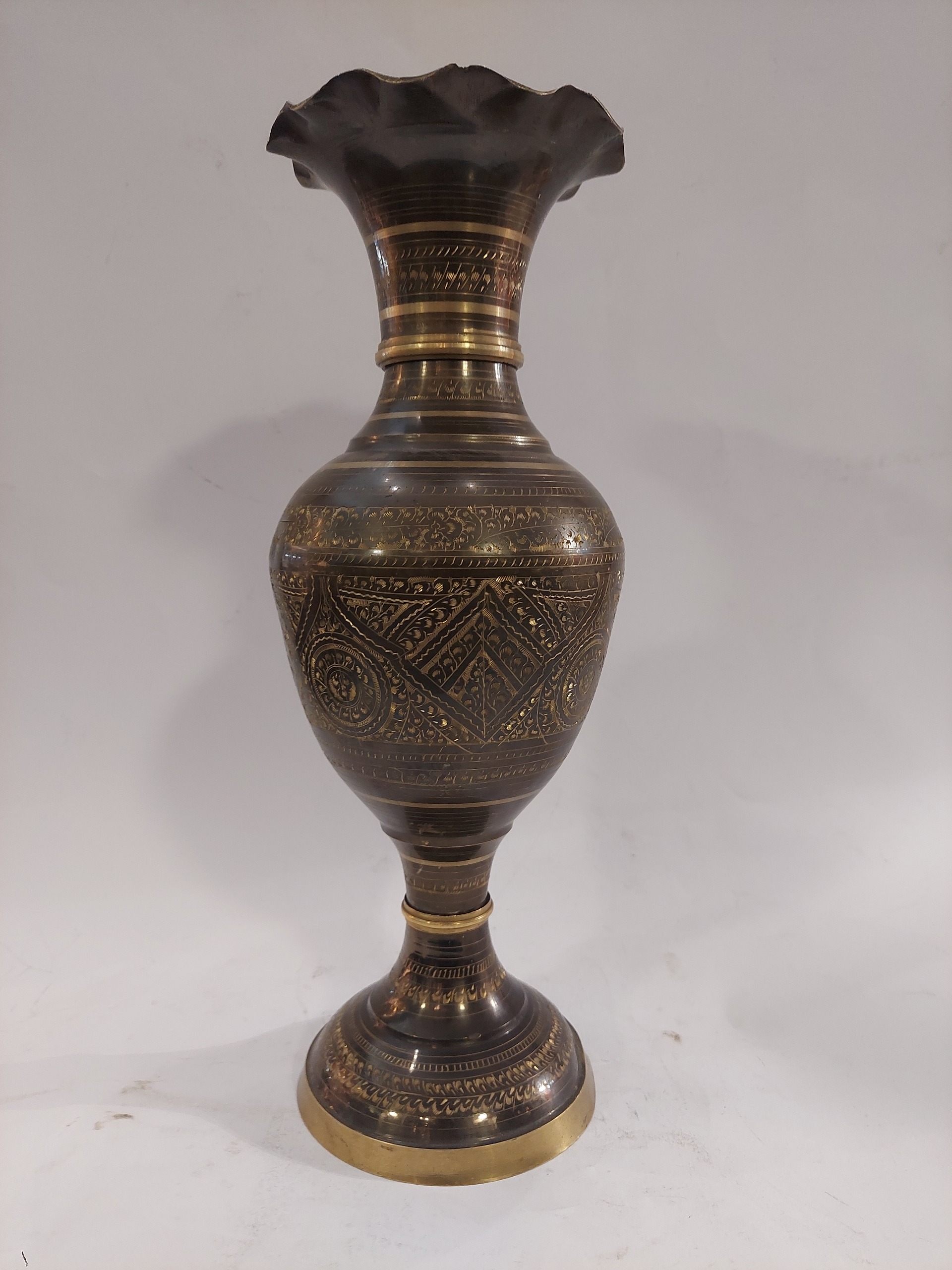 گلدان برنجی هندی تمام قملزنی قدیمی سایز بزرگ