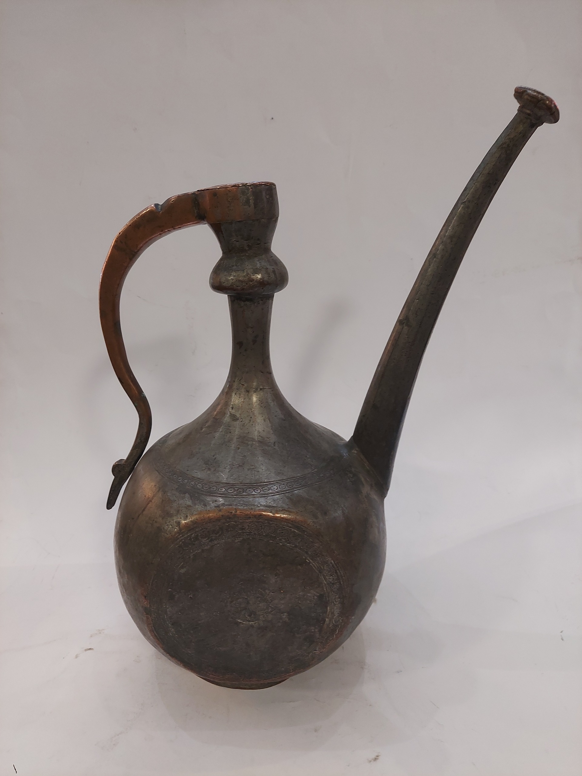 آفتابه وضو مسی یزدی قلمزنی غول پیکر قاجاری