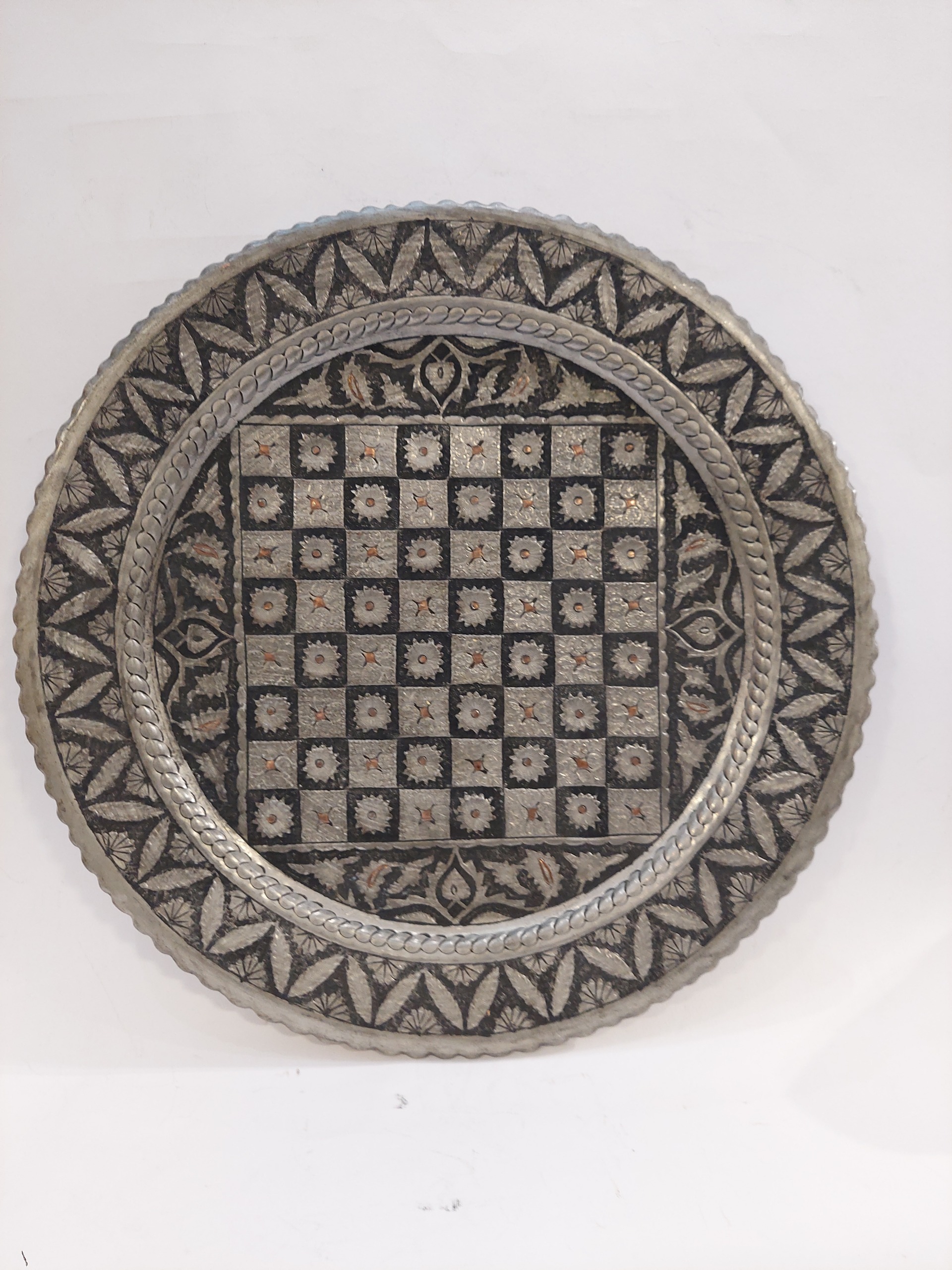 سینی مسی قلمزنی صفحه شطرنج قدمت پهلوی