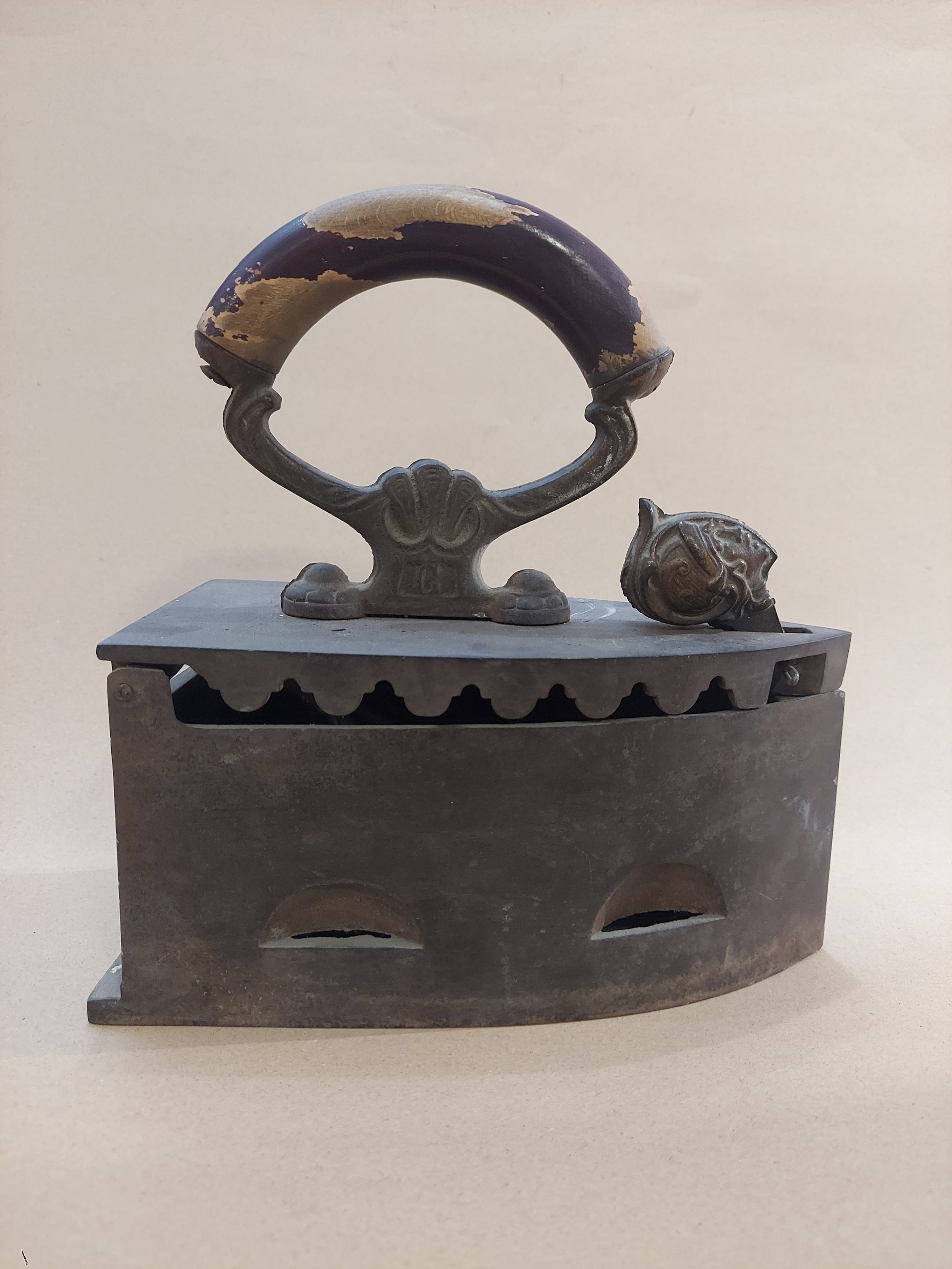 اتو ذغالی آلمانی کهنه سلامت قدمت قاجاری