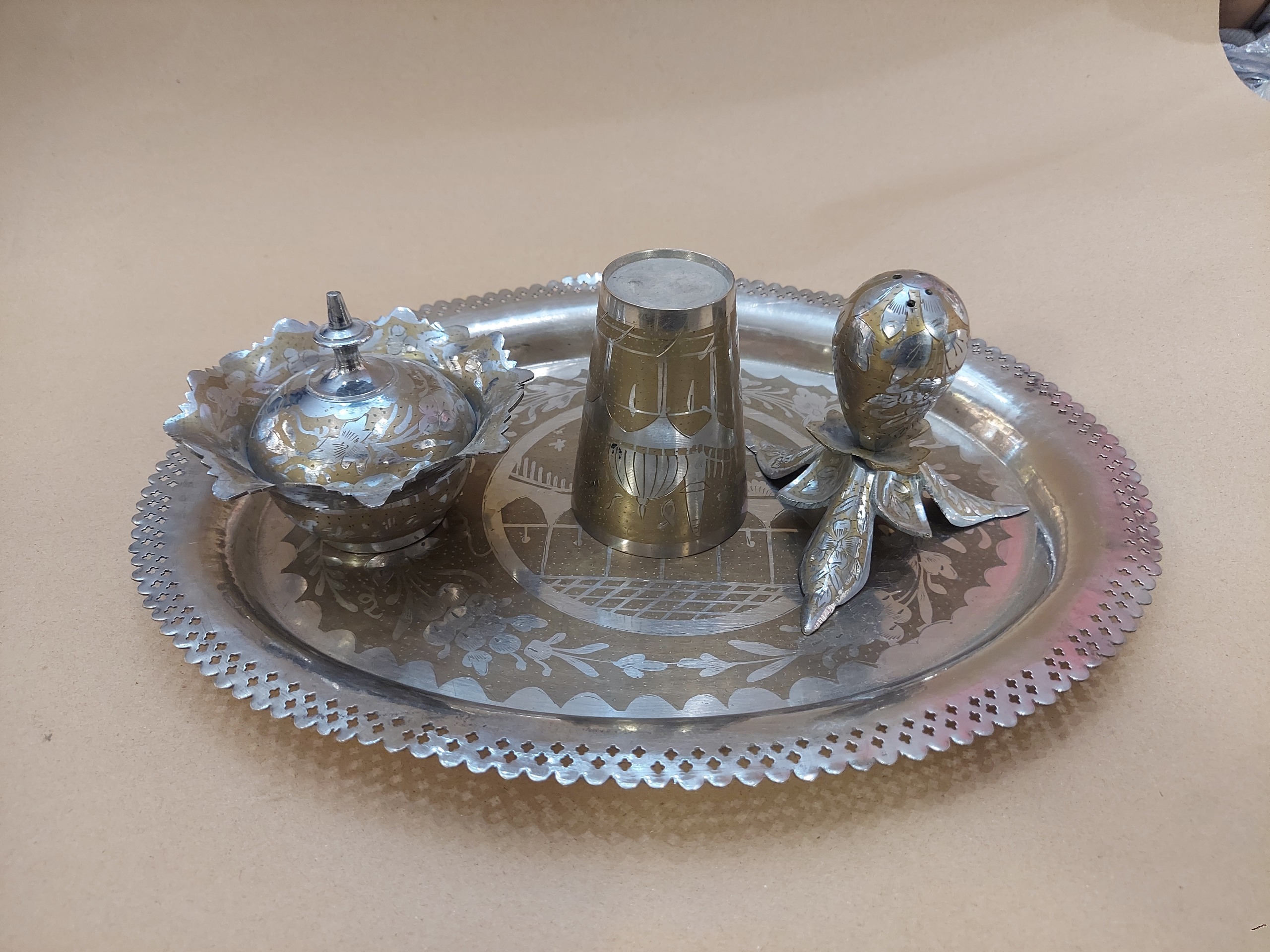 ست برنجی هندی نمکدان و سینی و قندان و لیوان
