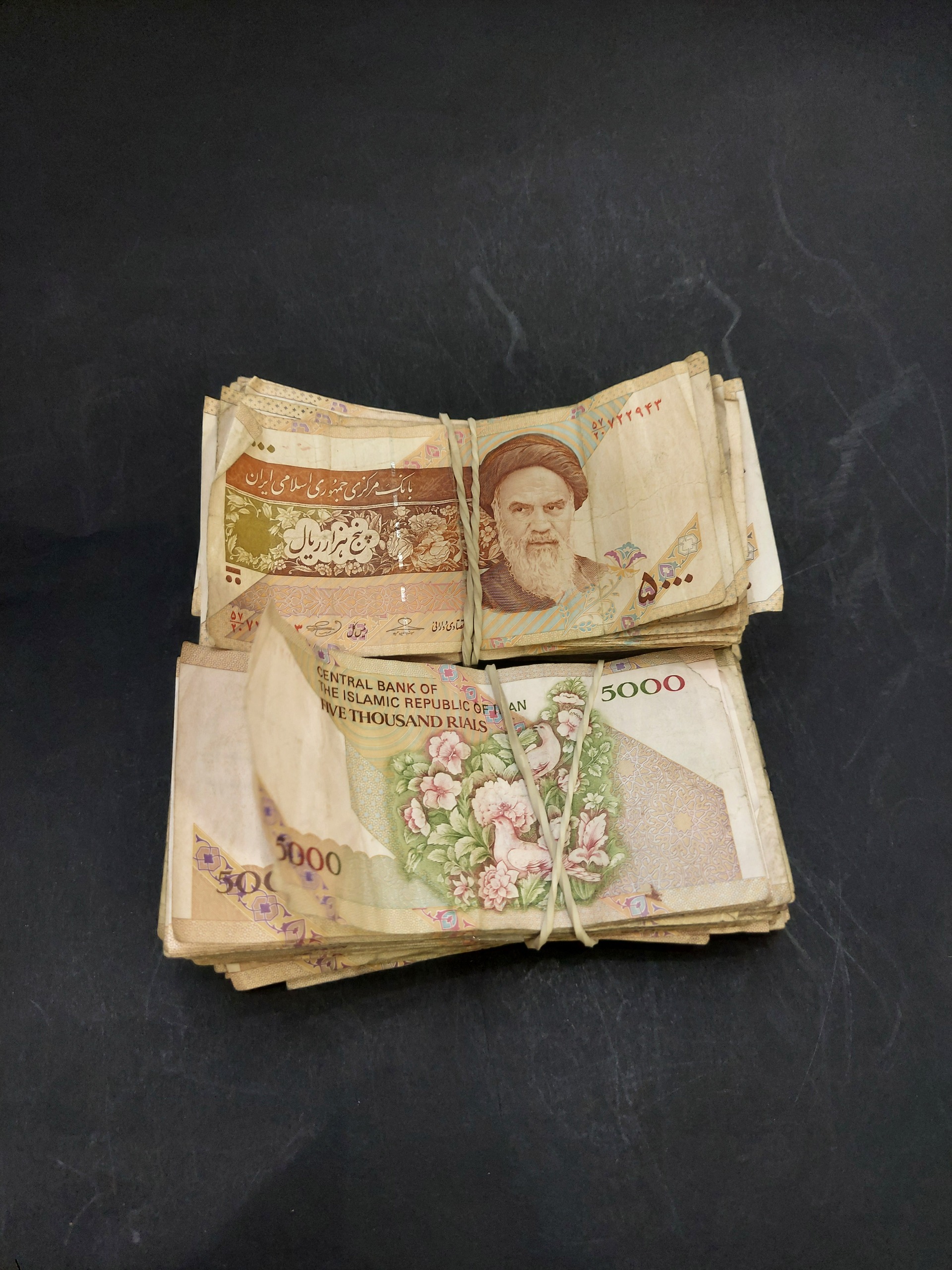 یک بسته اسکناس پانصد تومانی کارکرده 100 برگی