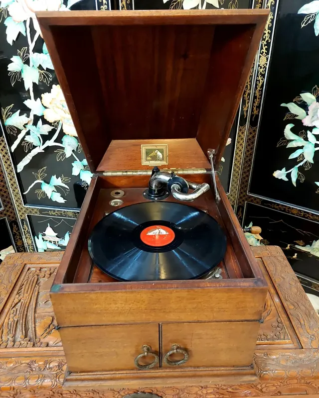 گرامافون هندلی کوکی صفحه سنگی بکر