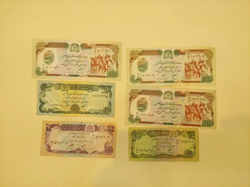6 عدد اسکناس افغان همگی با هم تقدیم میشه