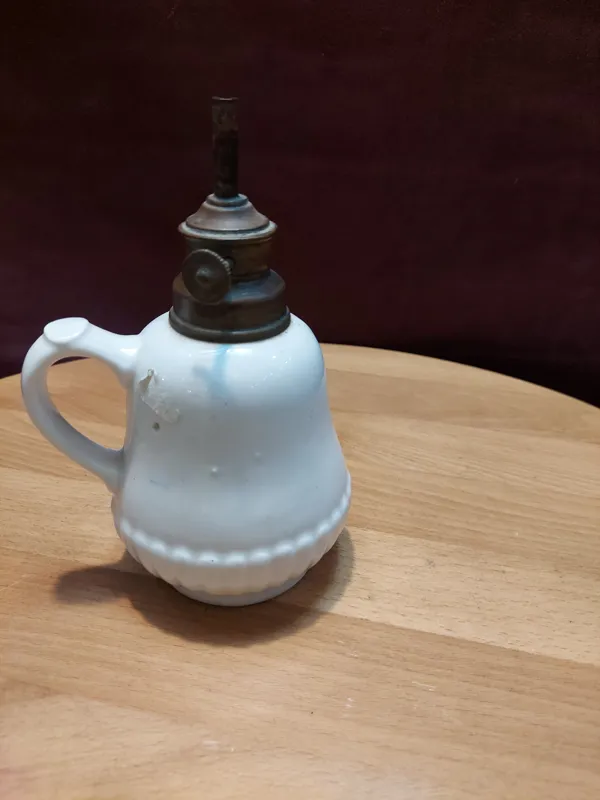 چراغ الکلی قدیمی قاجاری با بدنه چینی نایاب