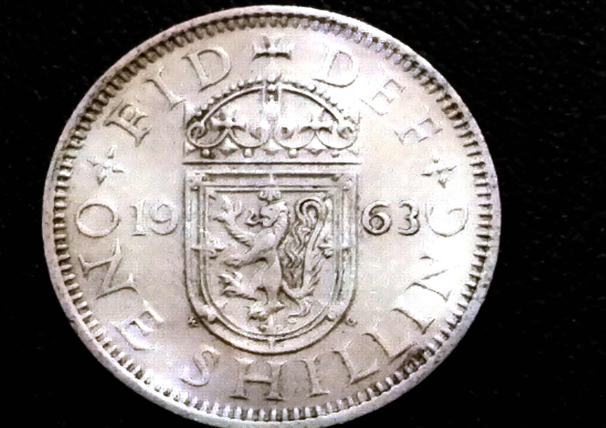 سکه فوق نایاب یک شیلینگ تک شیر 1963 انگلستان