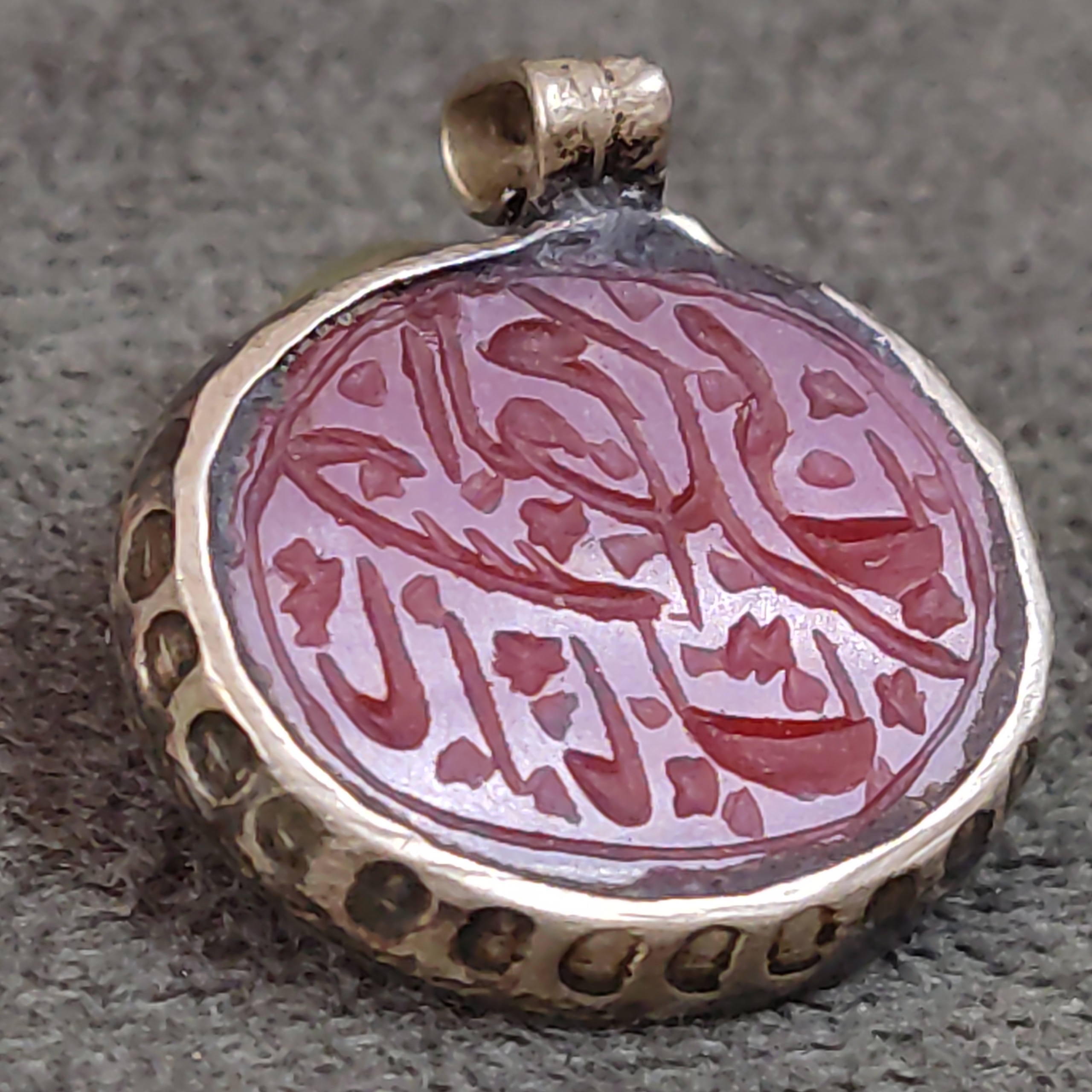 گردن آویز، مهر چپ نویس قاجاری