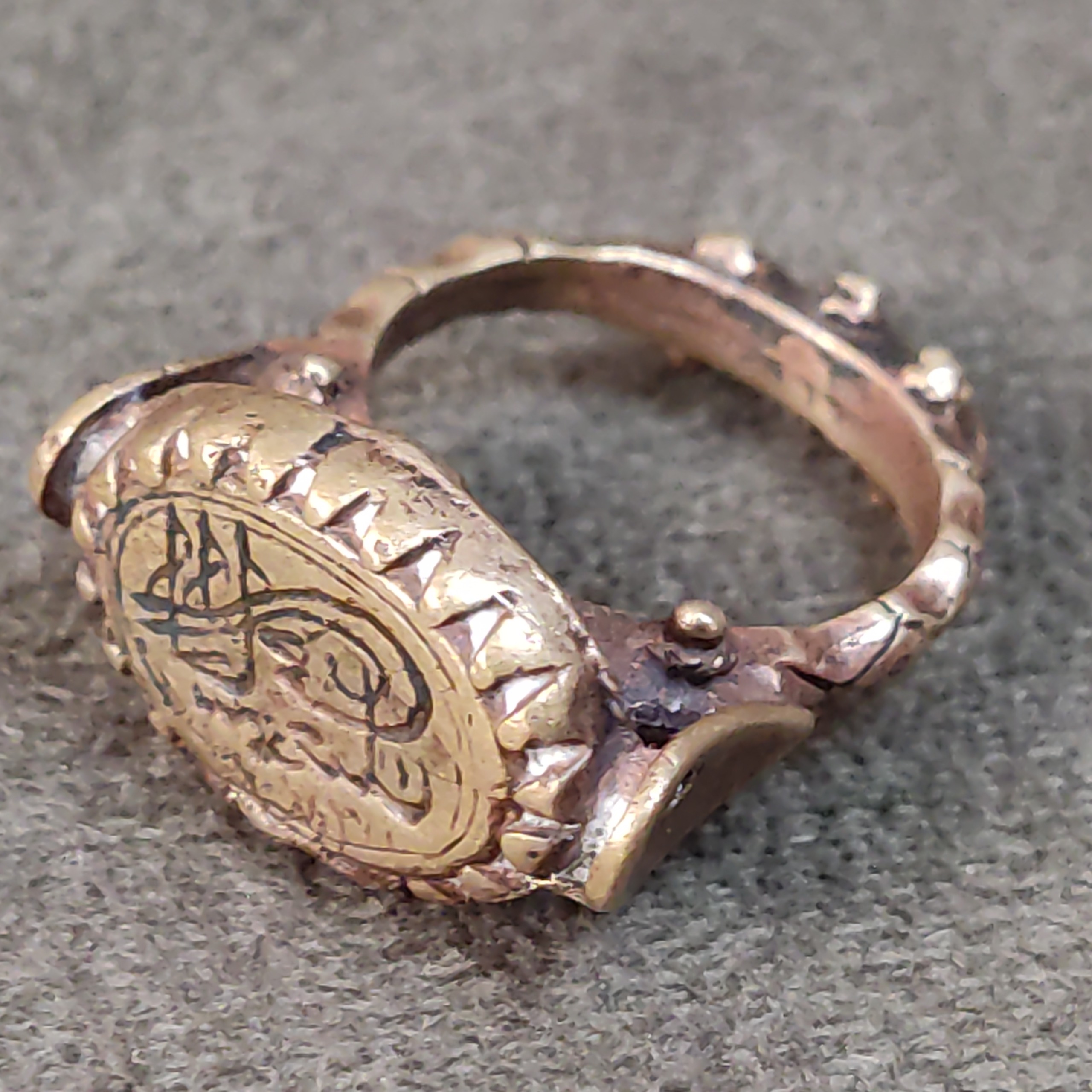 مهر قدیمی چپ نویس خط طغری