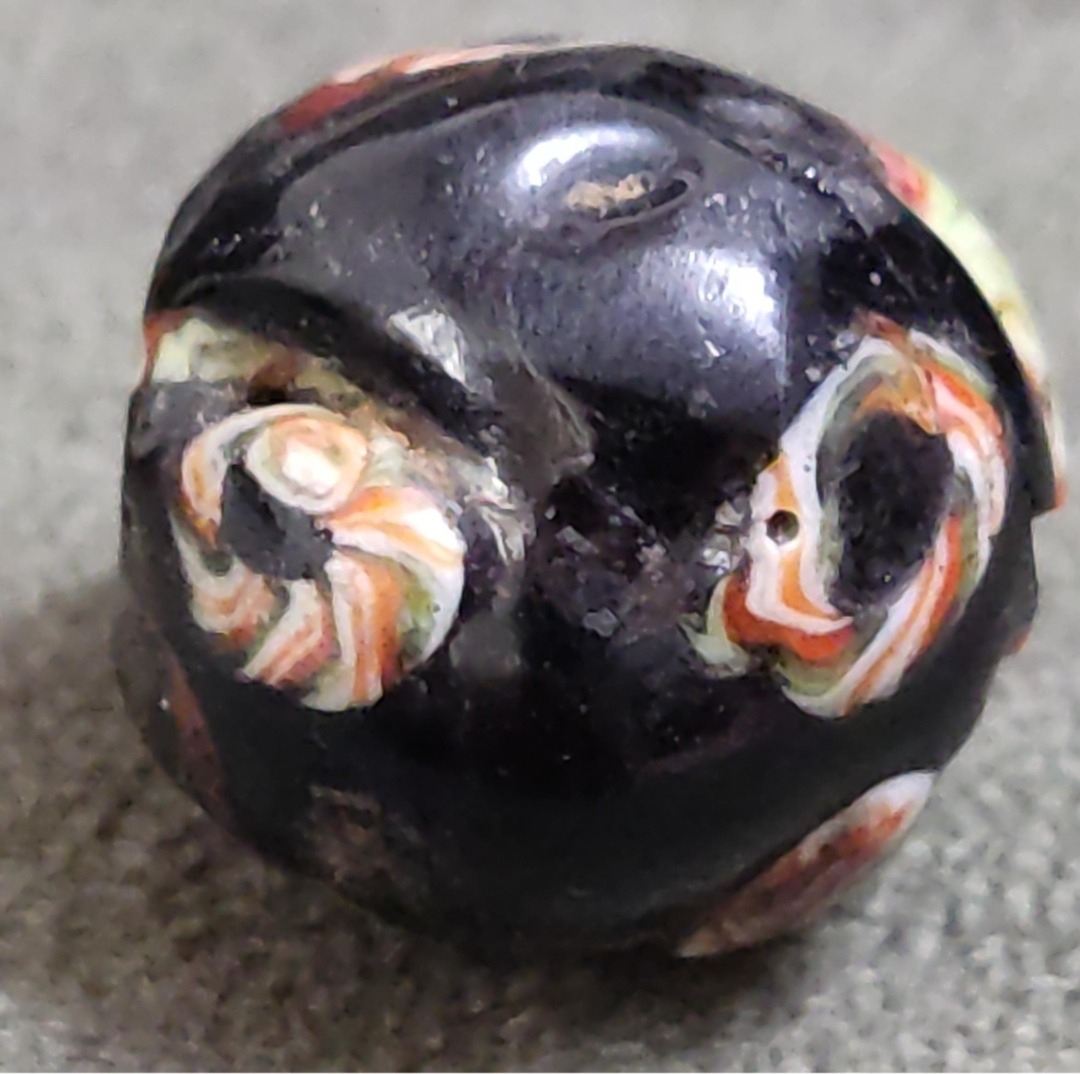 مهره کهنه مینایی زیبا و قواره دار