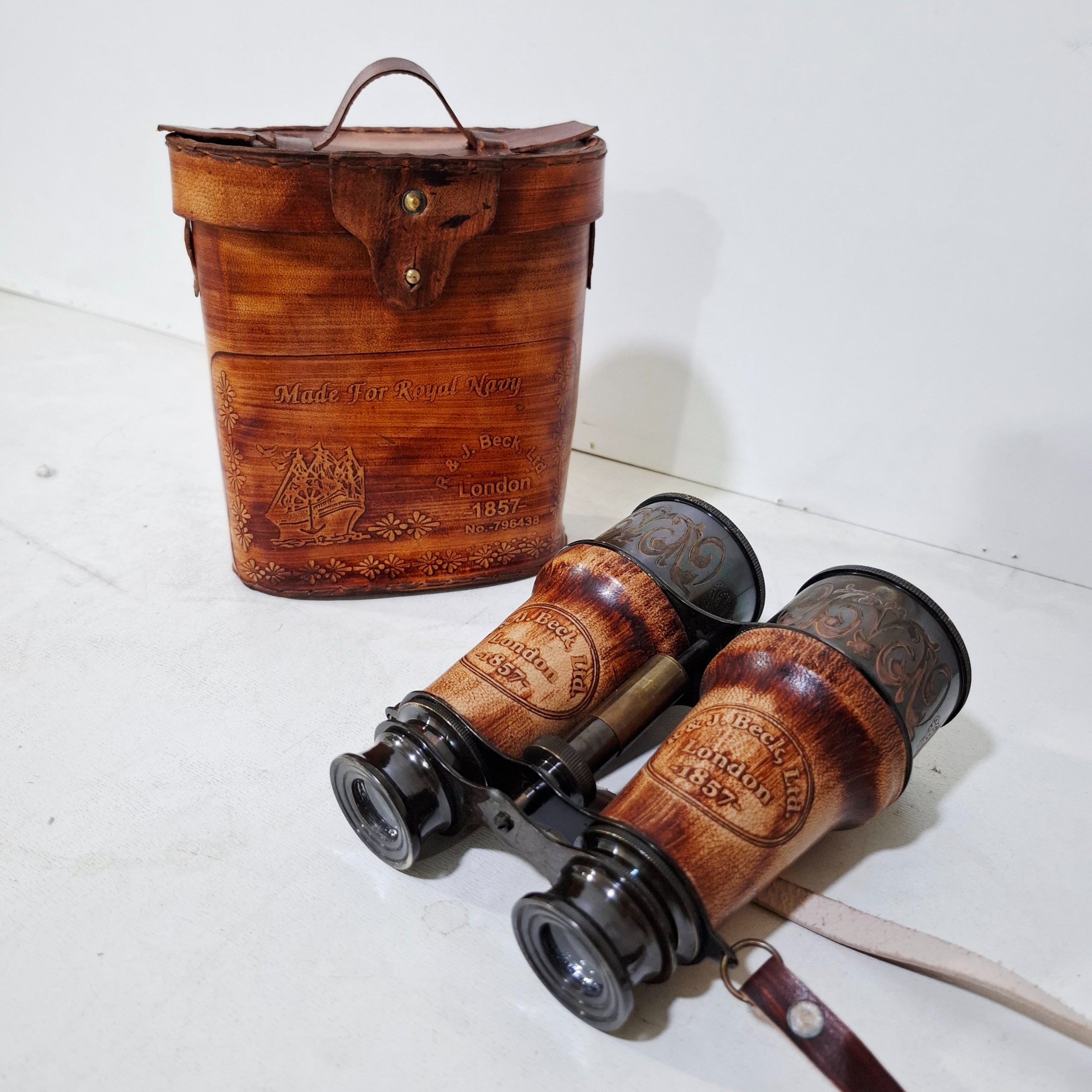 دوربین برنجی آنتیک جعبه دار دوربین دو چشمی