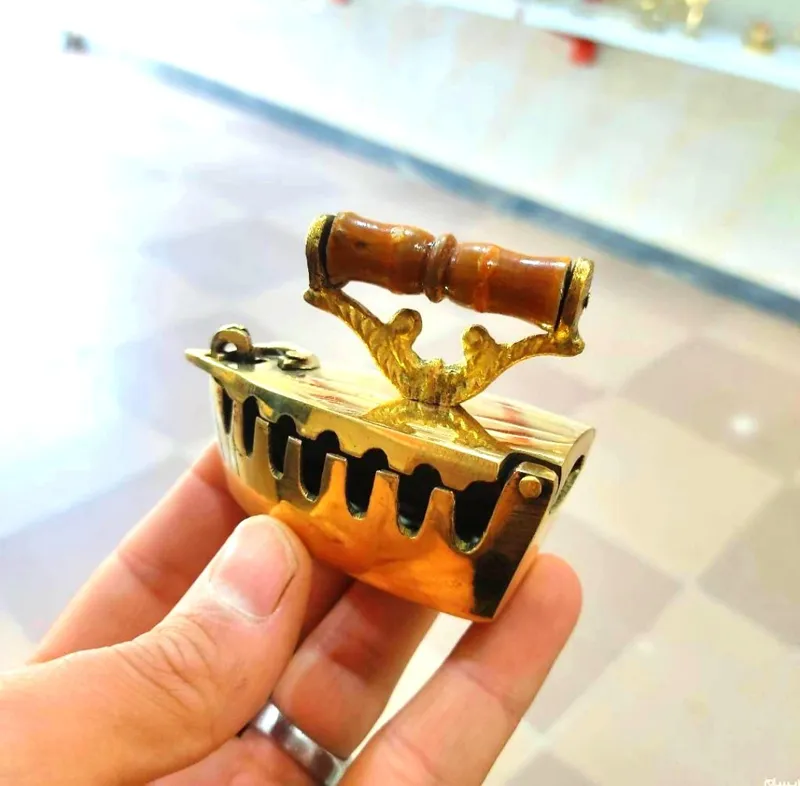 اتو زغالی برنجی هندی سایز کوچک