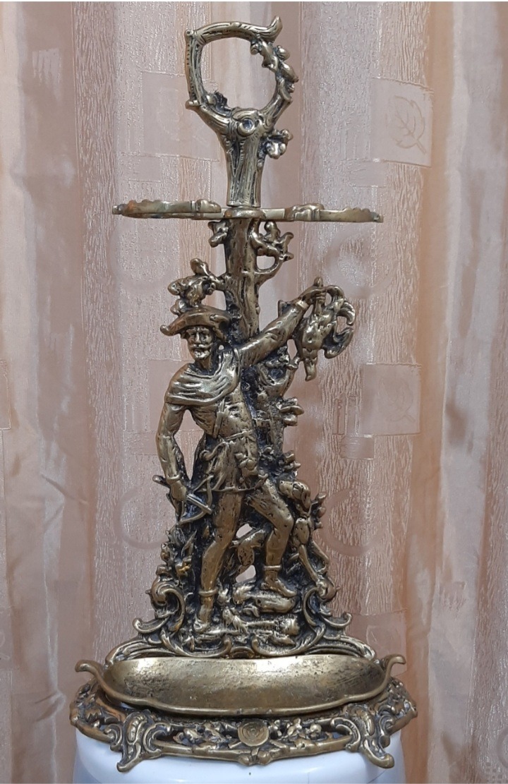 مجسمه برنزی اصل مرد شکارچی با صید روزانه