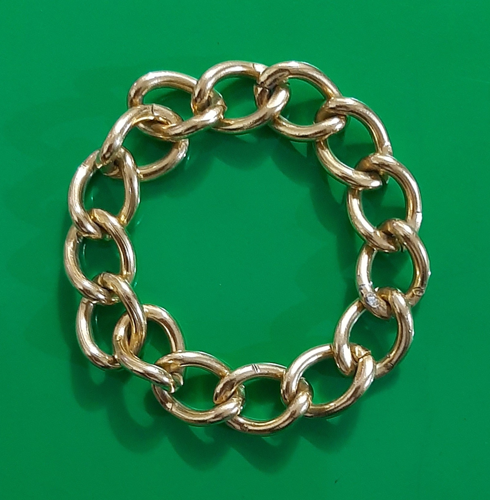 دستبند طلایی زیبا