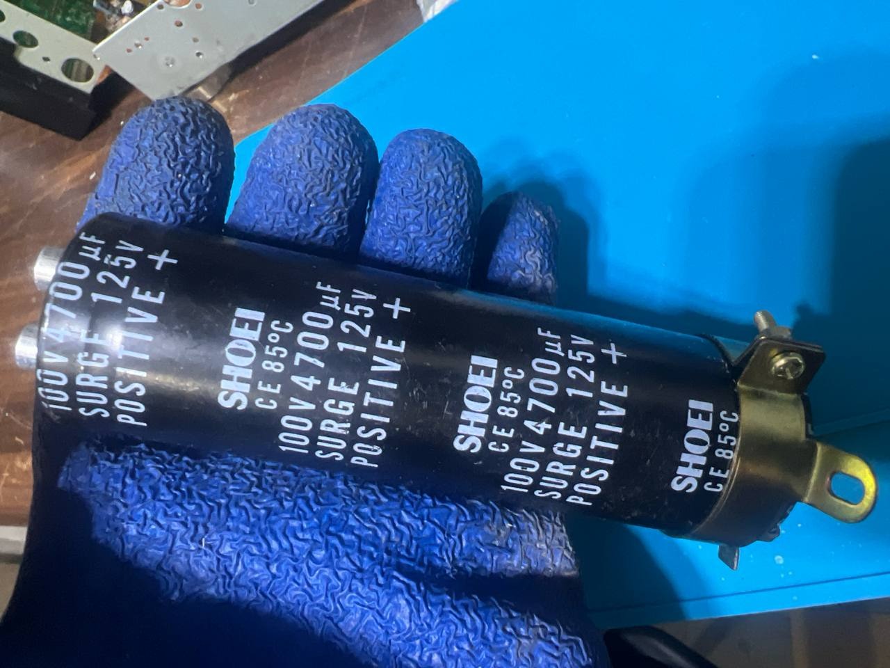 خازن 4700uf میکرو 100v جنس قدیمی اکبند تعداد