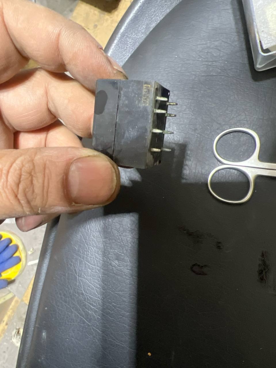 رله ژاپنی 12 ولت 8 پایه