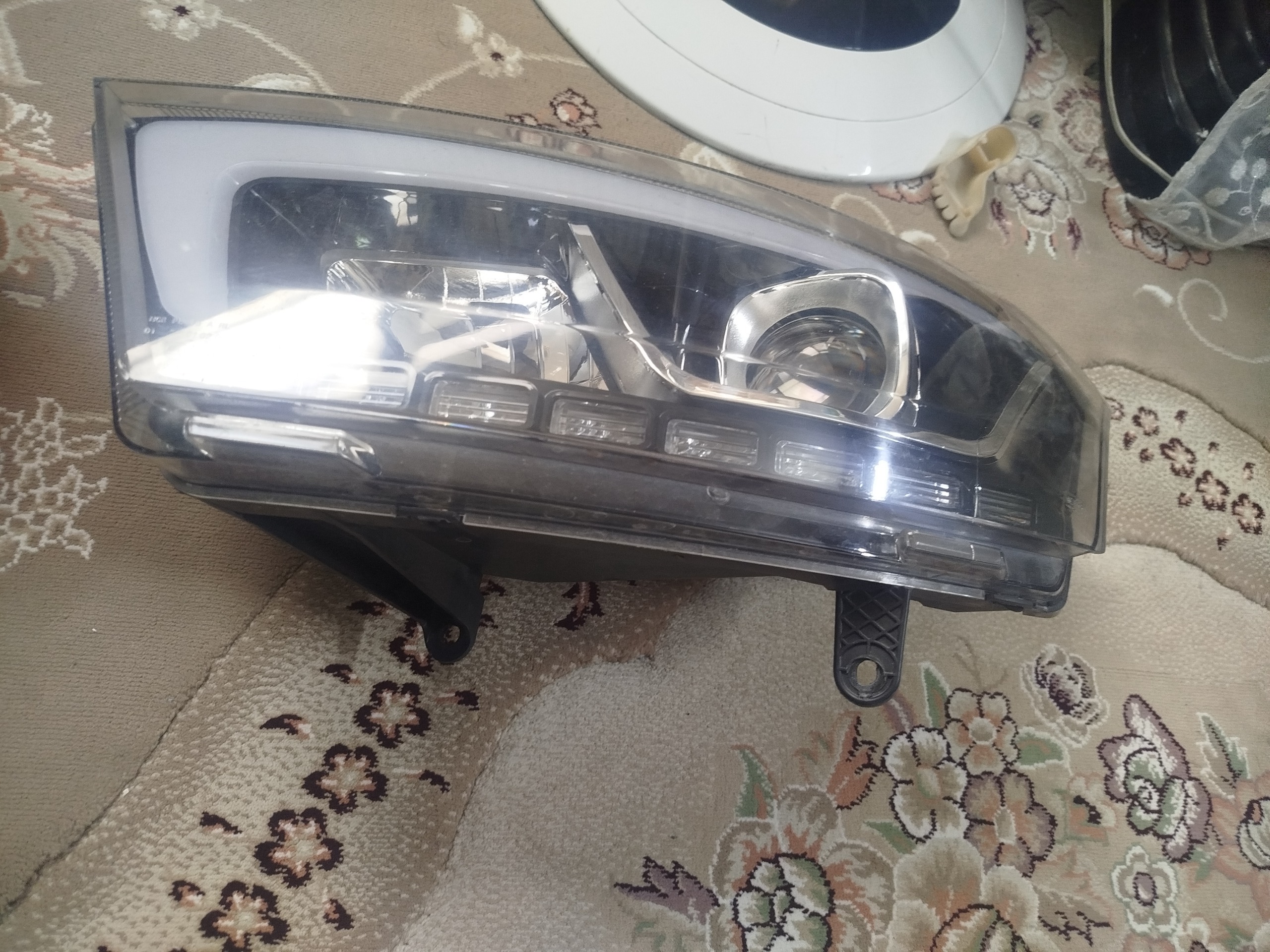 چراغ جلو دنا