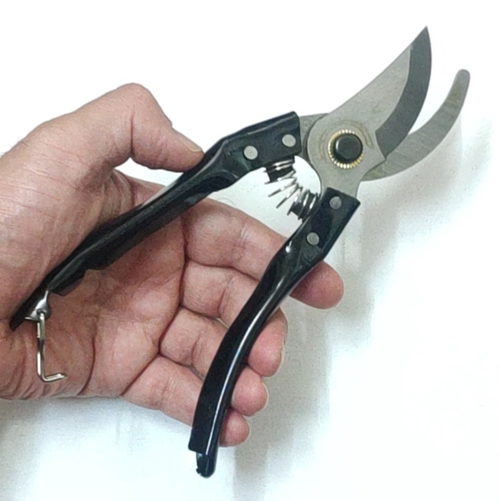 قیچی باغبانی درجه یک ( تمام فلزی با فنر اضافی)