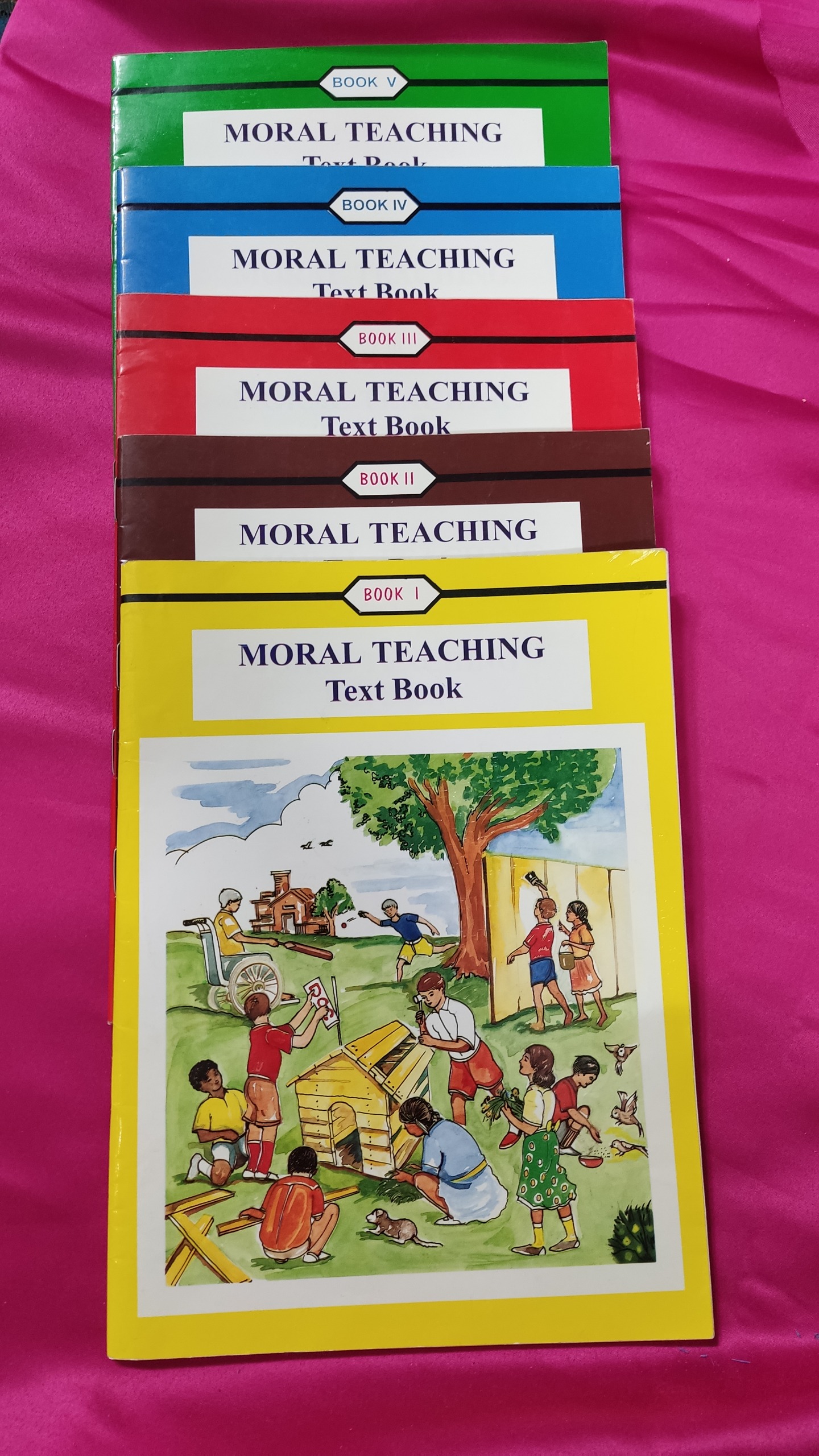 پنج جلد کتاب moral teaching