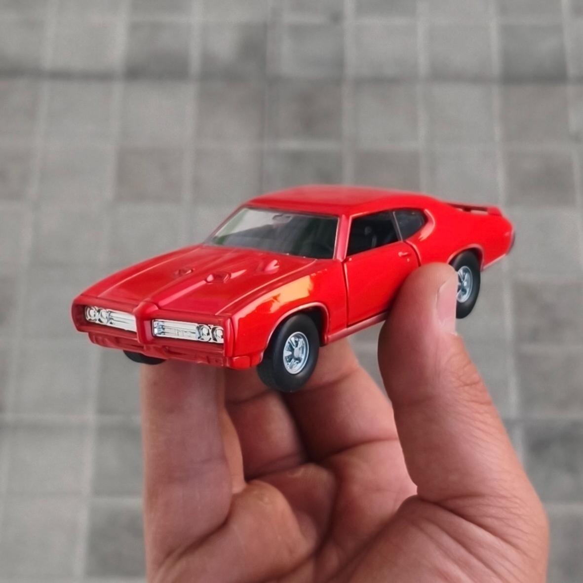 ماکت ماشین Pontiac GTO 1969 . نارنجی رنگ WELLY